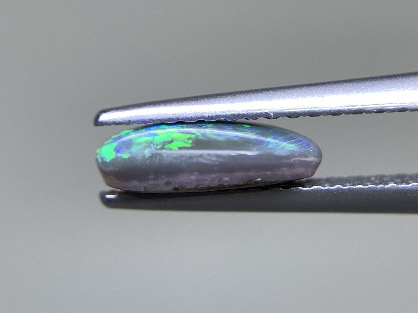 ブラックオパール 1.018ct 中央宝石ソーティング付き 9.5㎜×6.0㎜×2.8㎜ 天然 ルース（ 裸石 ） 4367Y