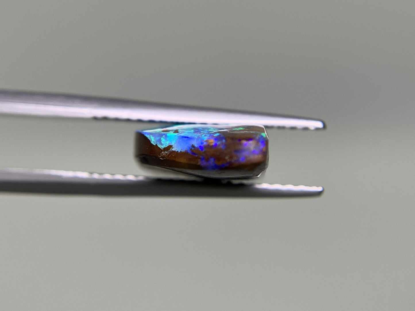 ボルダーオパール 7.423ct  宝石ソーティング付き  22.4㎜×9.8㎜×4.0㎜  ルース（ 裸石 ）天然 4369Y