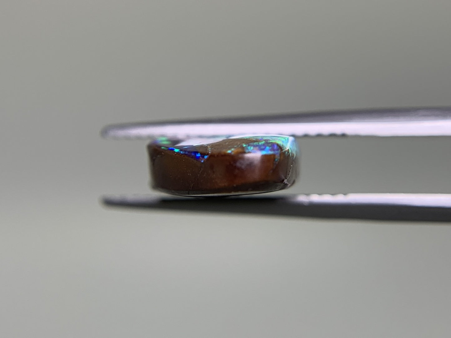 ボルダーオパール 7.423ct  宝石ソーティング付き  22.4㎜×9.8㎜×4.0㎜  ルース（ 裸石 ）天然 4369Y