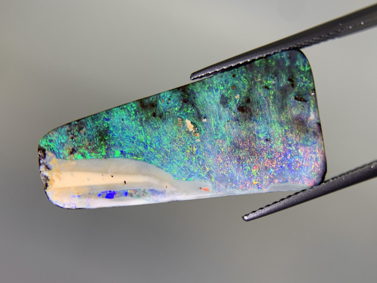 ボルダーオパール 16.408ct  宝石ソーティング付き  29.5㎜×14.9㎜×4.5㎜  ルース（ 裸石 ）天然 4373Y