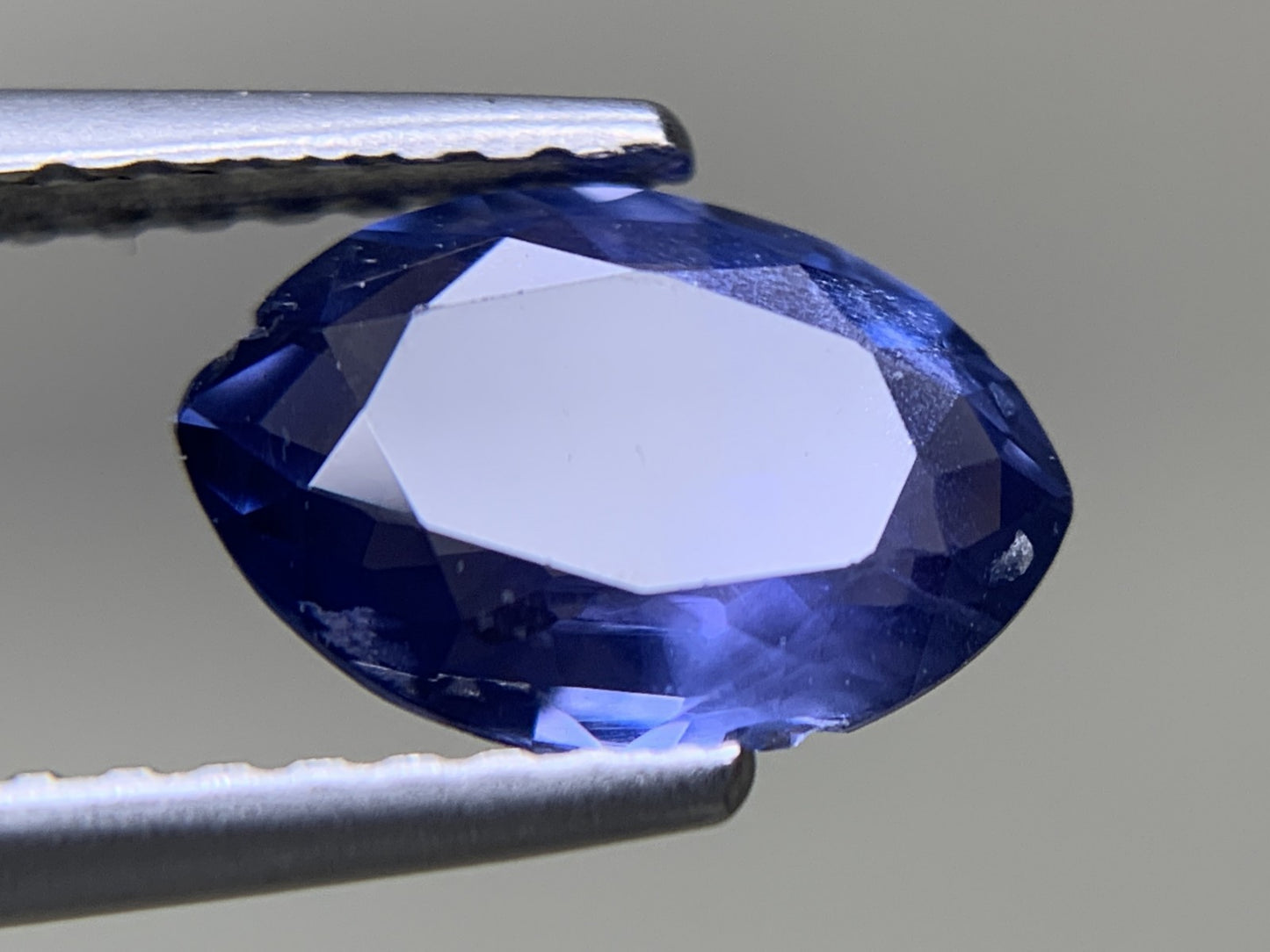 バイオレットサファイア 1.236ct  宝石ソーティング付き  8.7㎜×5.9㎜×2.7㎜  ルース（ 裸石 ） 4383Y