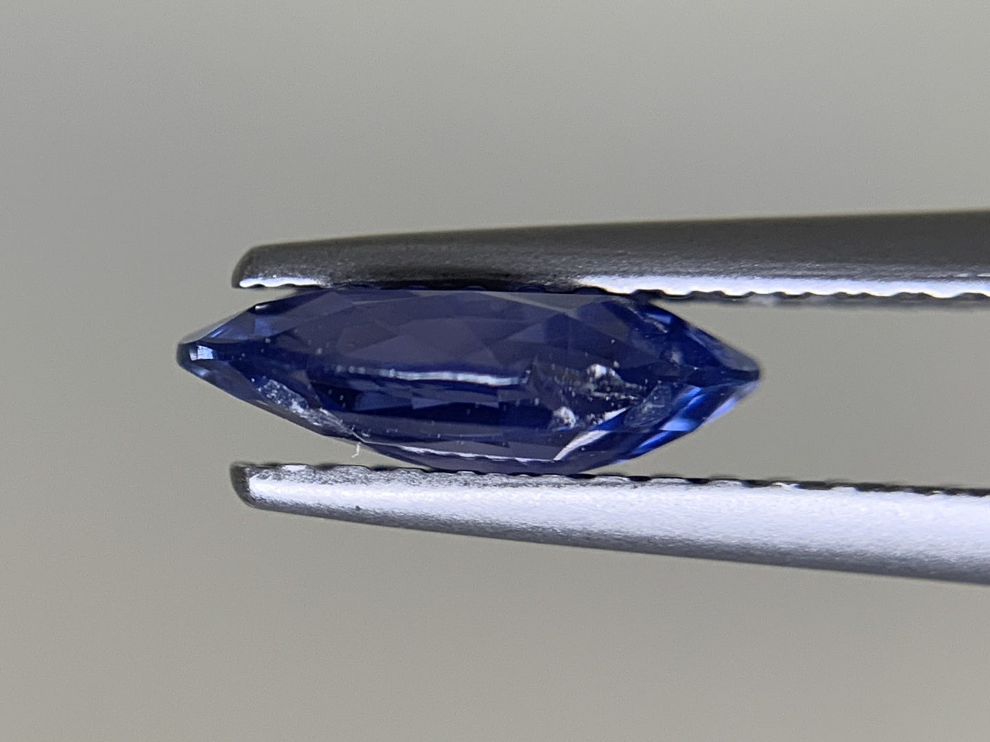 バイオレットサファイア 1.236ct  宝石ソーティング付き  8.7㎜×5.9㎜×2.7㎜  ルース（ 裸石 ） 4383Y