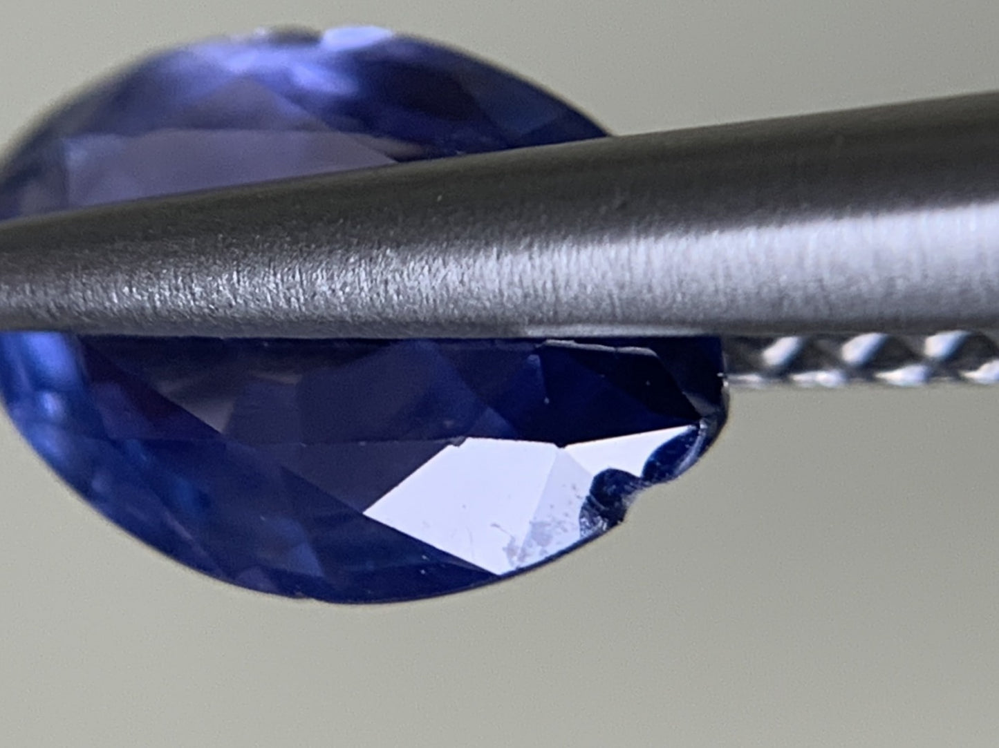 バイオレットサファイア 1.236ct  宝石ソーティング付き  8.7㎜×5.9㎜×2.7㎜  ルース（ 裸石 ） 4383Y