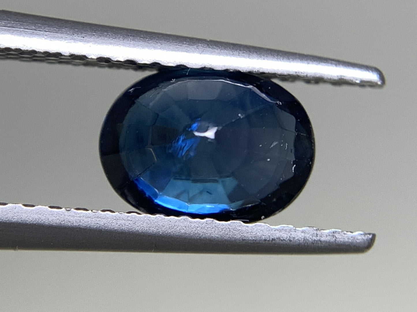 サファイア 1.287ct  中央宝石ソーティング付き  7.33㎜×5.44㎜×3.67㎜  天然 ルース（ 裸石 ） 4384Y