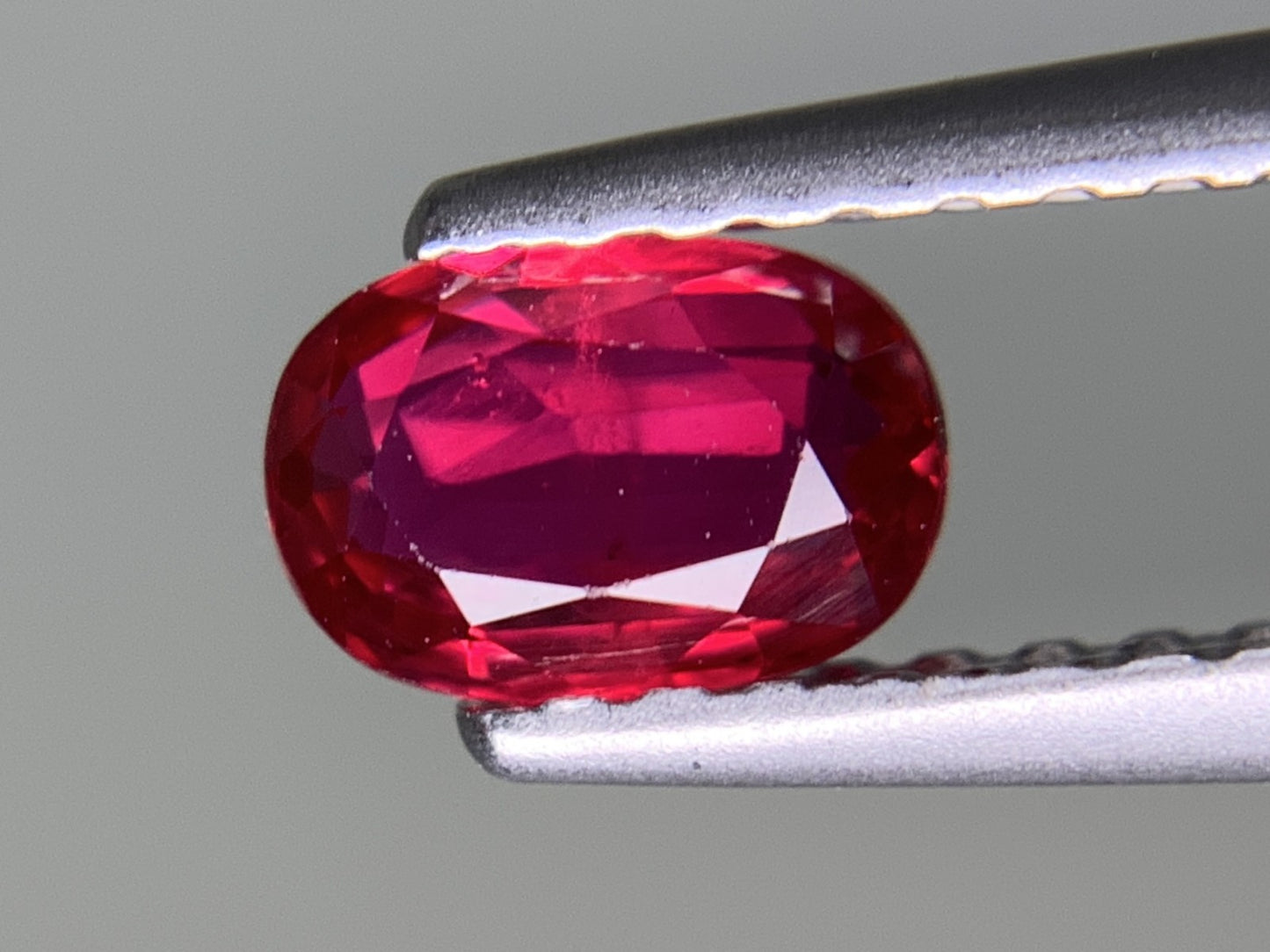 ルビー 0.518ct  宝石ソーティング付き  5.5㎜×3.7㎜×2.1㎜  ルース（ 裸石 ） 4385Y
