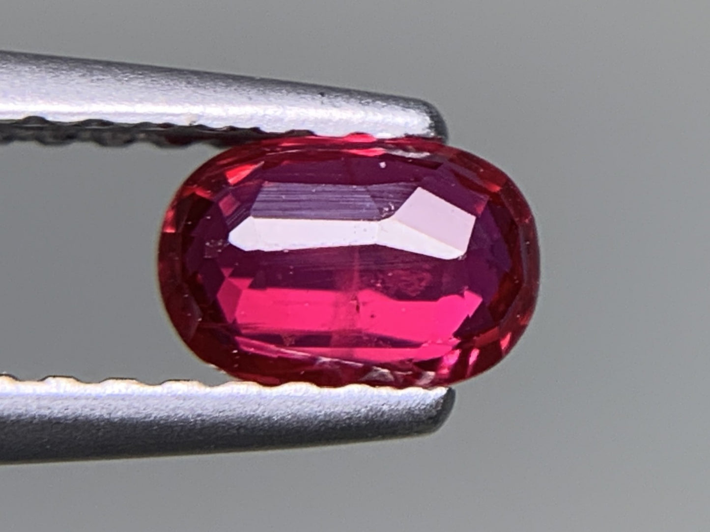 ルビー 0.518ct  宝石ソーティング付き  5.5㎜×3.7㎜×2.1㎜  ルース（ 裸石 ） 4385Y