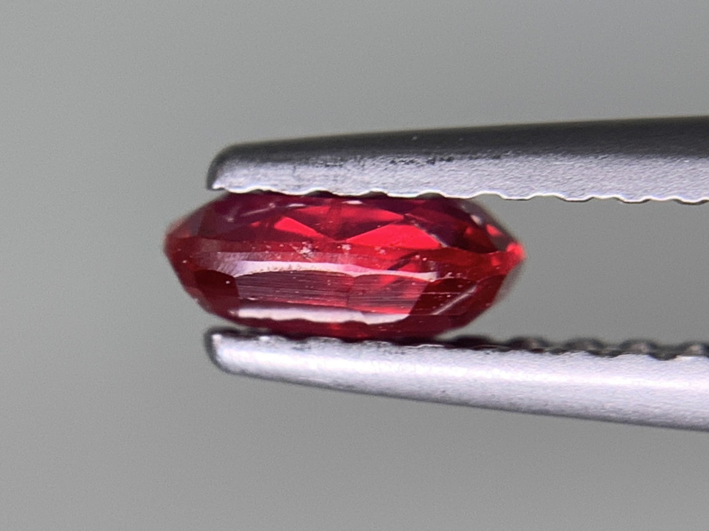 ルビー 0.518ct  宝石ソーティング付き  5.5㎜×3.7㎜×2.1㎜  ルース（ 裸石 ） 4385Y