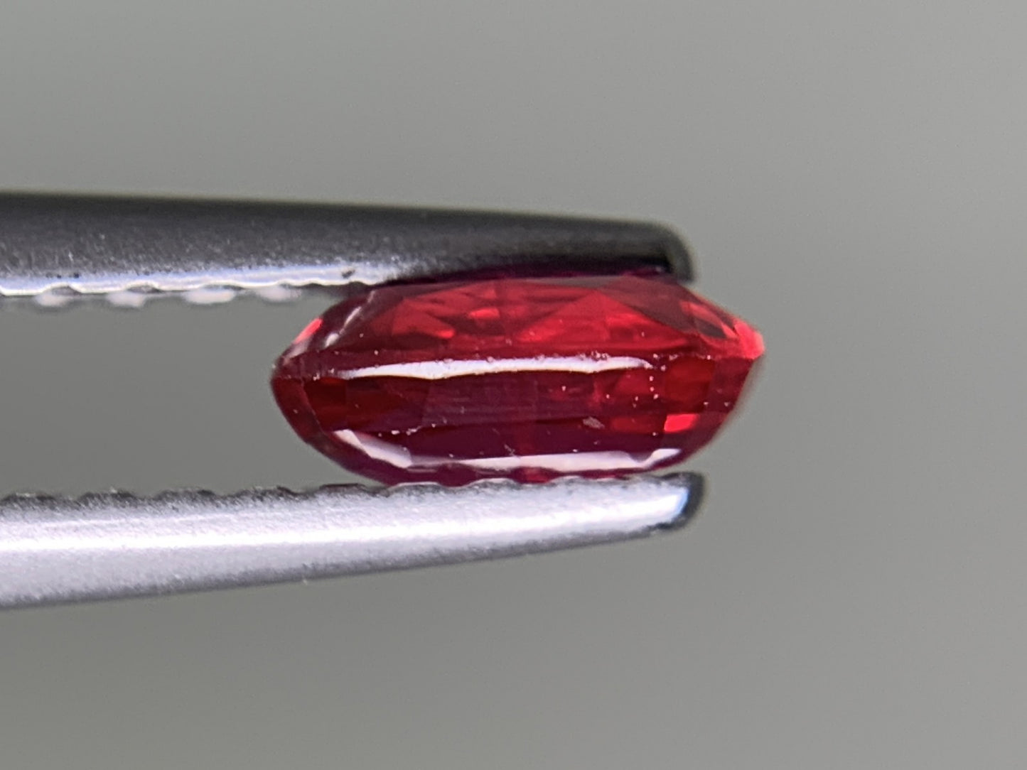 ルビー 0.518ct  宝石ソーティング付き  5.5㎜×3.7㎜×2.1㎜  ルース（ 裸石 ） 4385Y