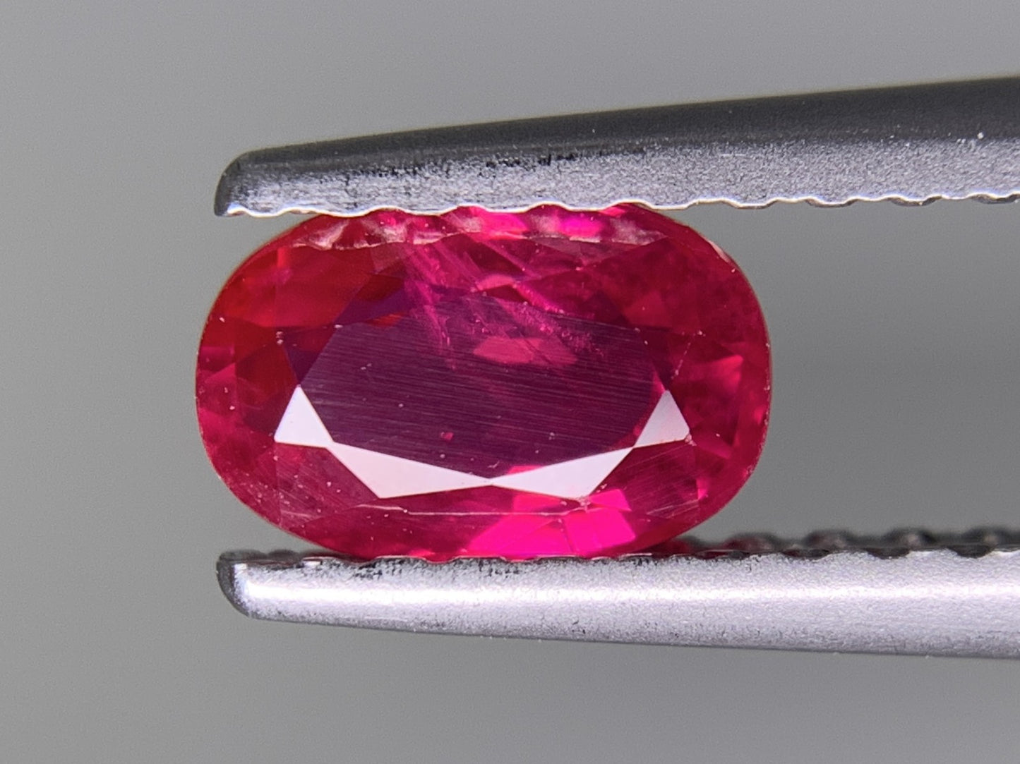 ルビー 0.667ct  宝石ソーティング付き  6.1㎜×4.0㎜×2.6㎜  ルース（ 裸石 ） 4388Y
