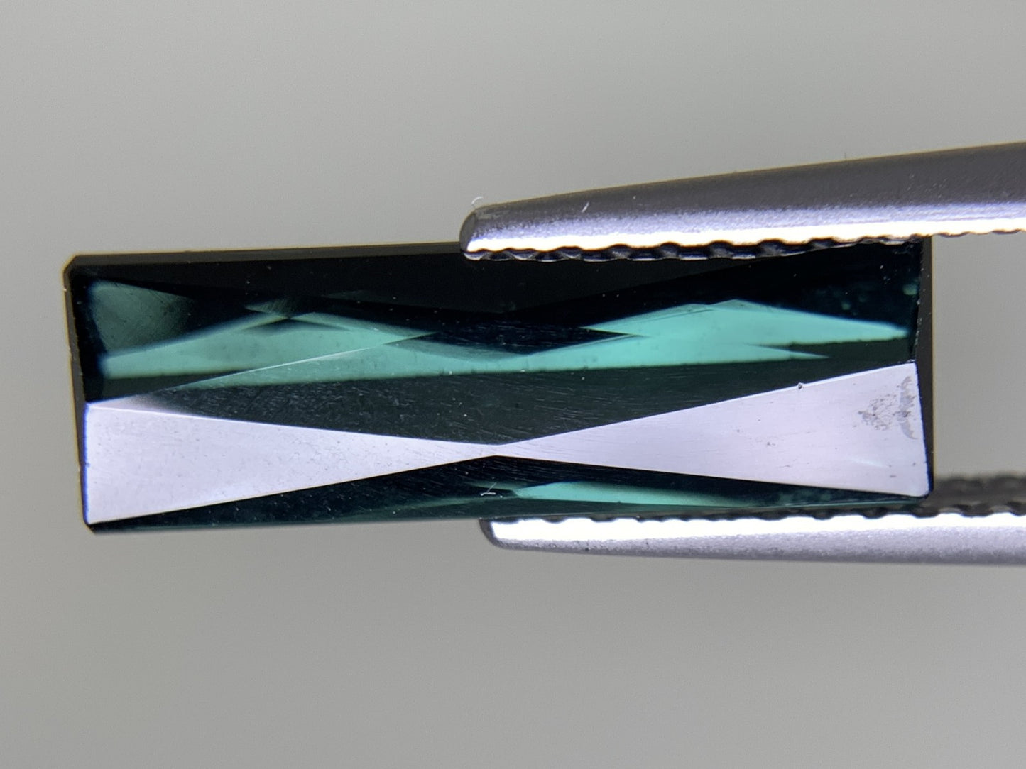 トルマリン 2.484ct 宝石ソーティング付き 15.0㎜×5.0㎜×3.5㎜ 天然 ルース（ 裸石 ） 4395Y
