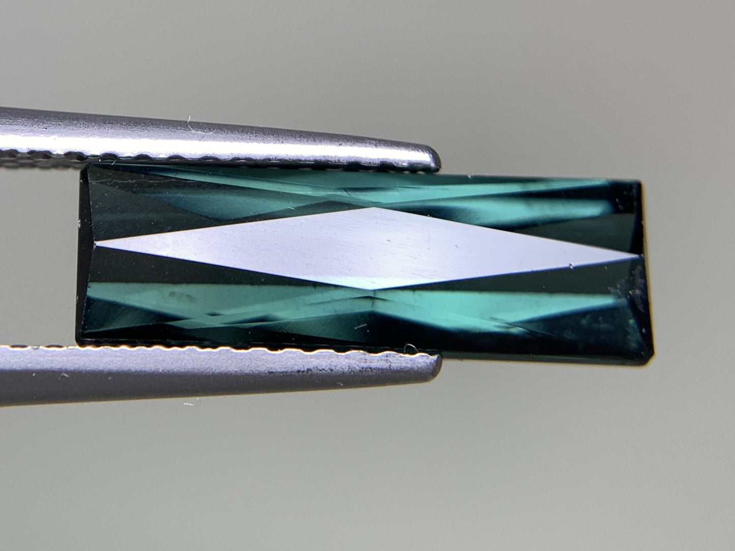 トルマリン 2.484ct 宝石ソーティング付き 15.0㎜×5.0㎜×3.5㎜ 天然 ルース（ 裸石 ） 4395Y