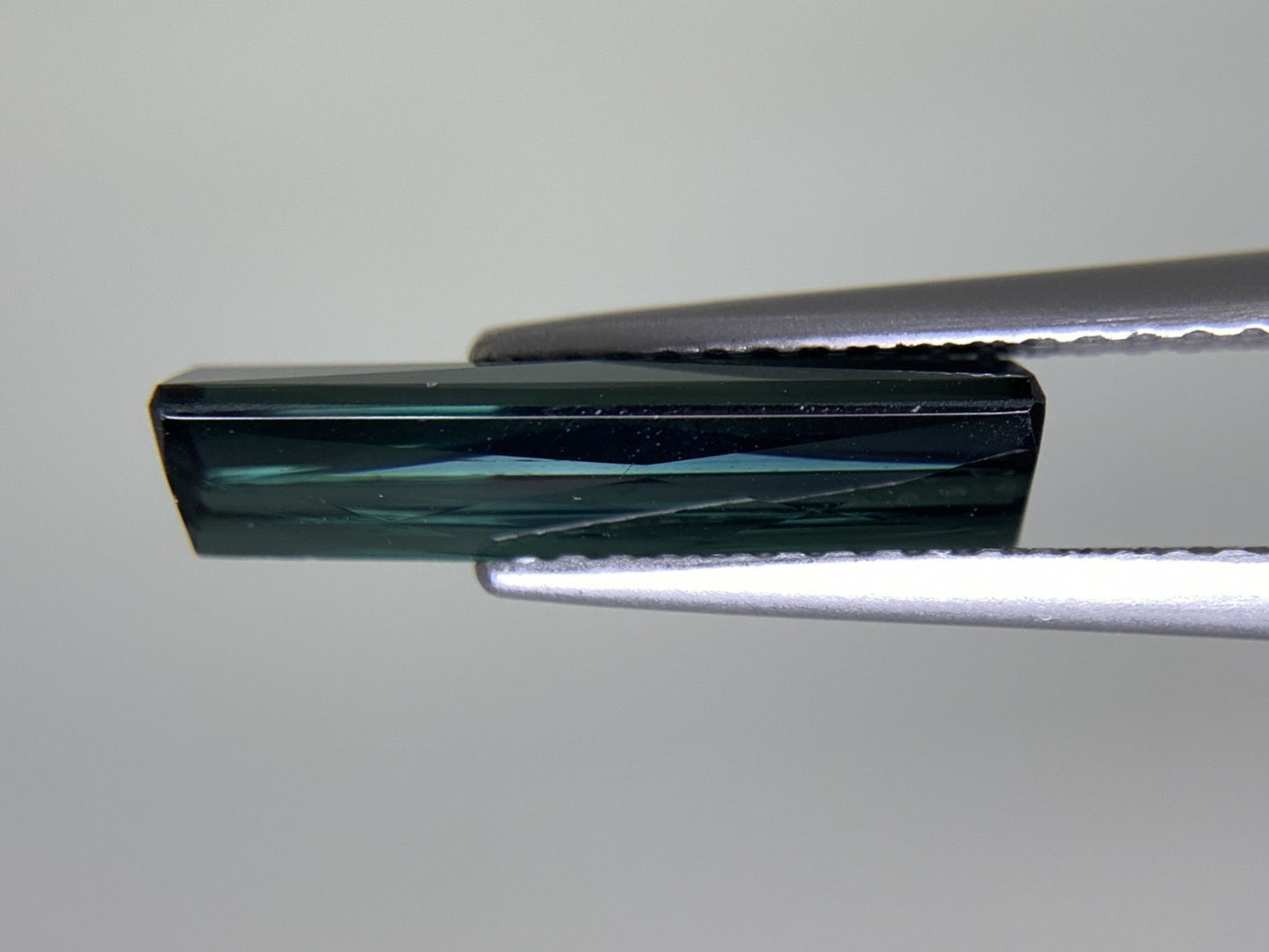 トルマリン 2.484ct 宝石ソーティング付き 15.0㎜×5.0㎜×3.5㎜ 天然 ルース（ 裸石 ） 4395Y