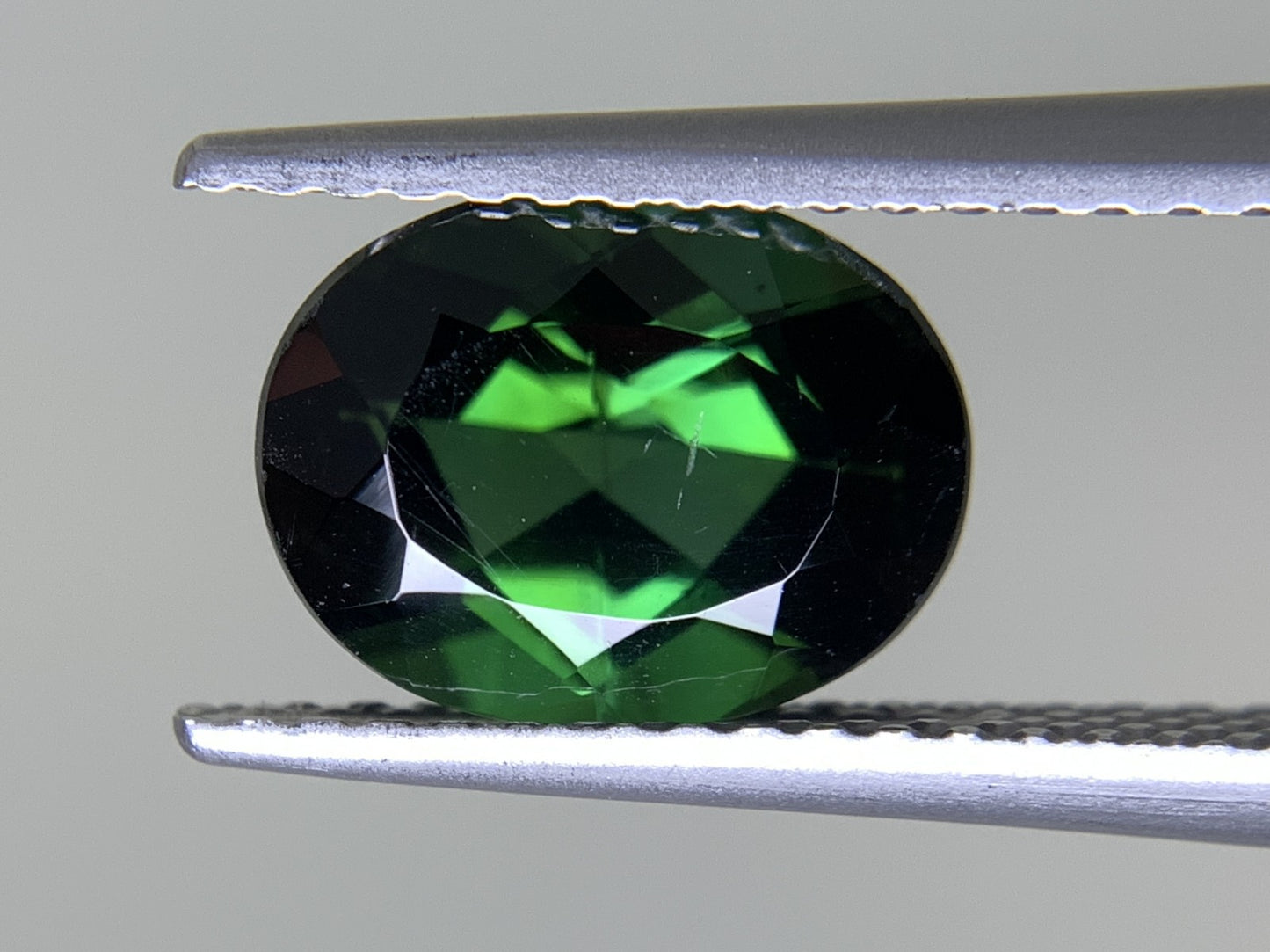 グリーントルマリン 2.180ct  宝石ソーティング付き  9.1㎜×6.9㎜×4.7㎜  天然 ルース（ 裸石 ） 4396Y