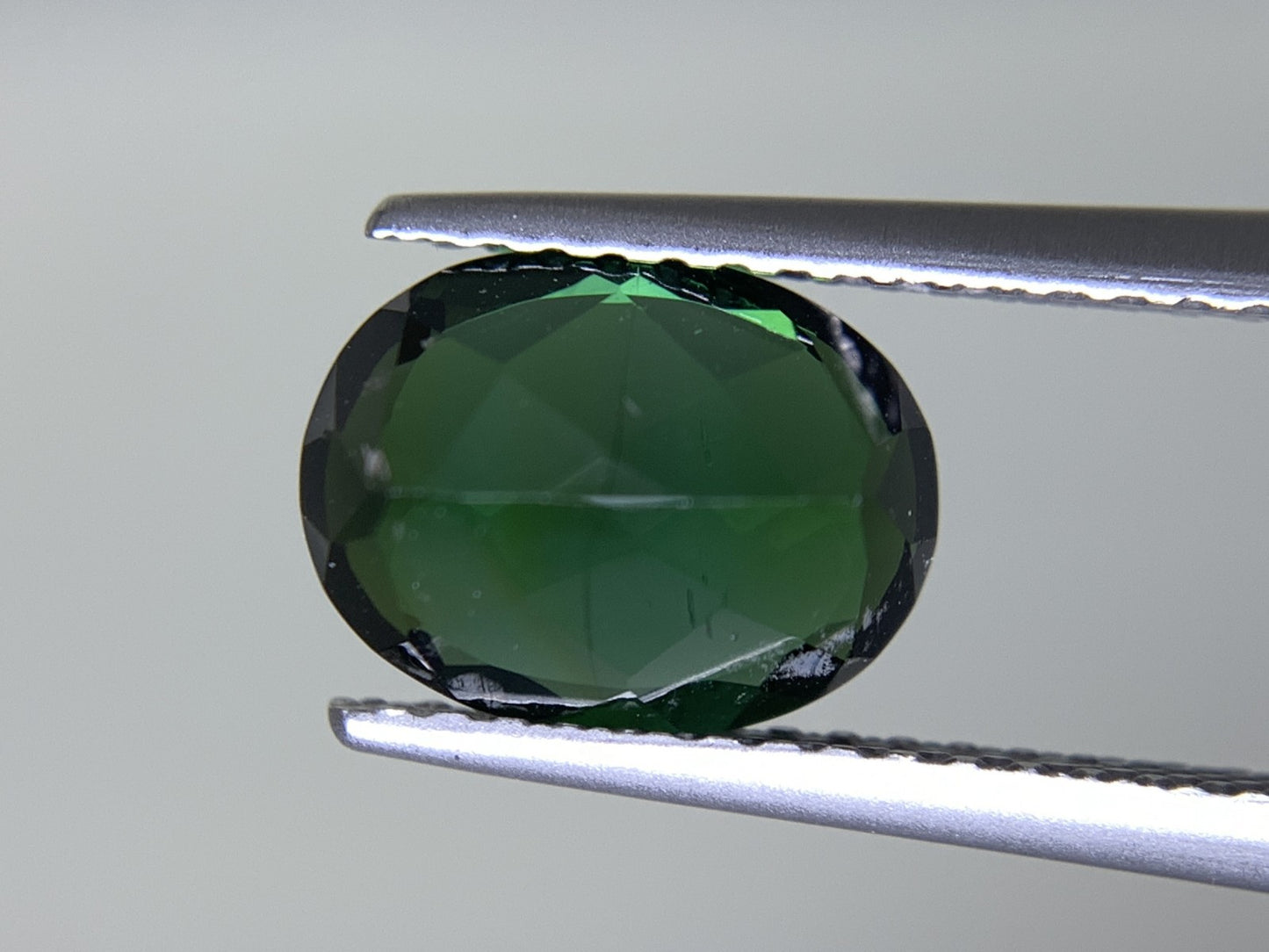 グリーントルマリン 2.180ct  宝石ソーティング付き  9.1㎜×6.9㎜×4.7㎜  天然 ルース（ 裸石 ） 4396Y