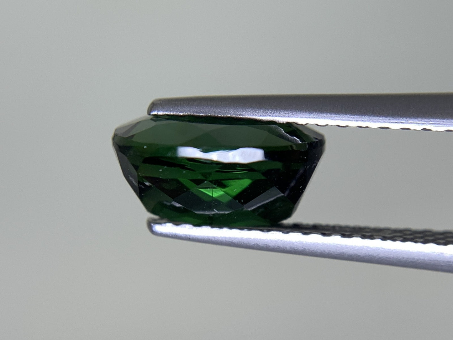 グリーントルマリン 2.180ct  宝石ソーティング付き  9.1㎜×6.9㎜×4.7㎜  天然 ルース（ 裸石 ） 4396Y