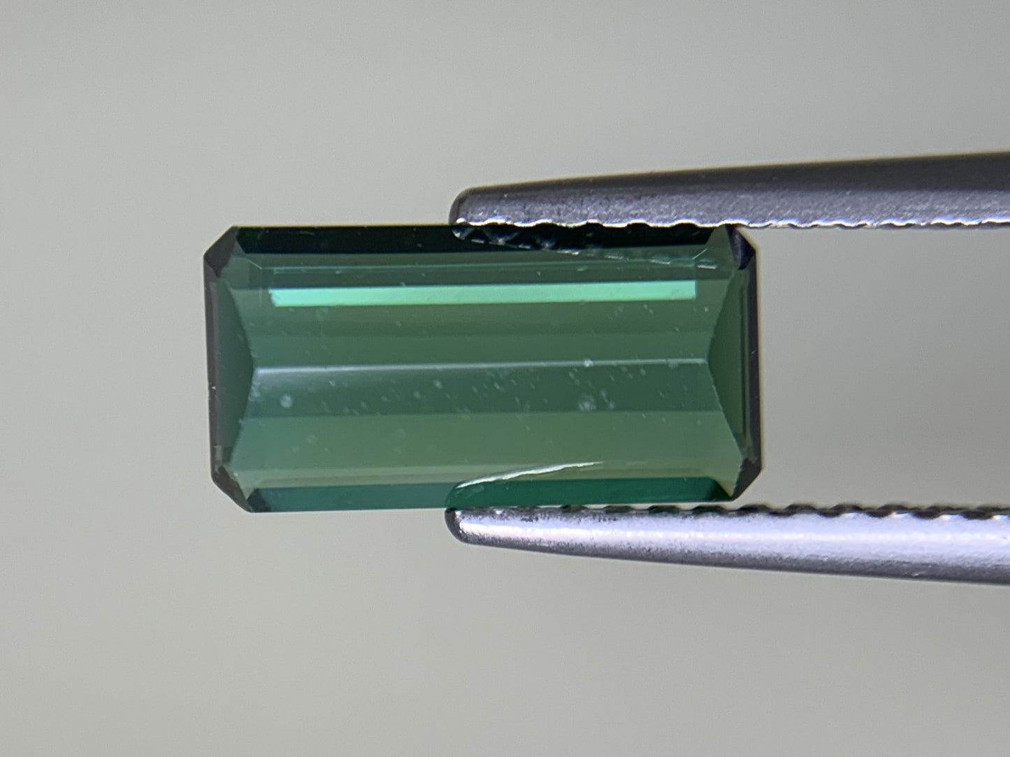 グリーントルマリン 1.463ct  宝石ソーティング付き  10.1㎜×5.2㎜×2.7㎜  ルース（ 裸石 ） 4397Y