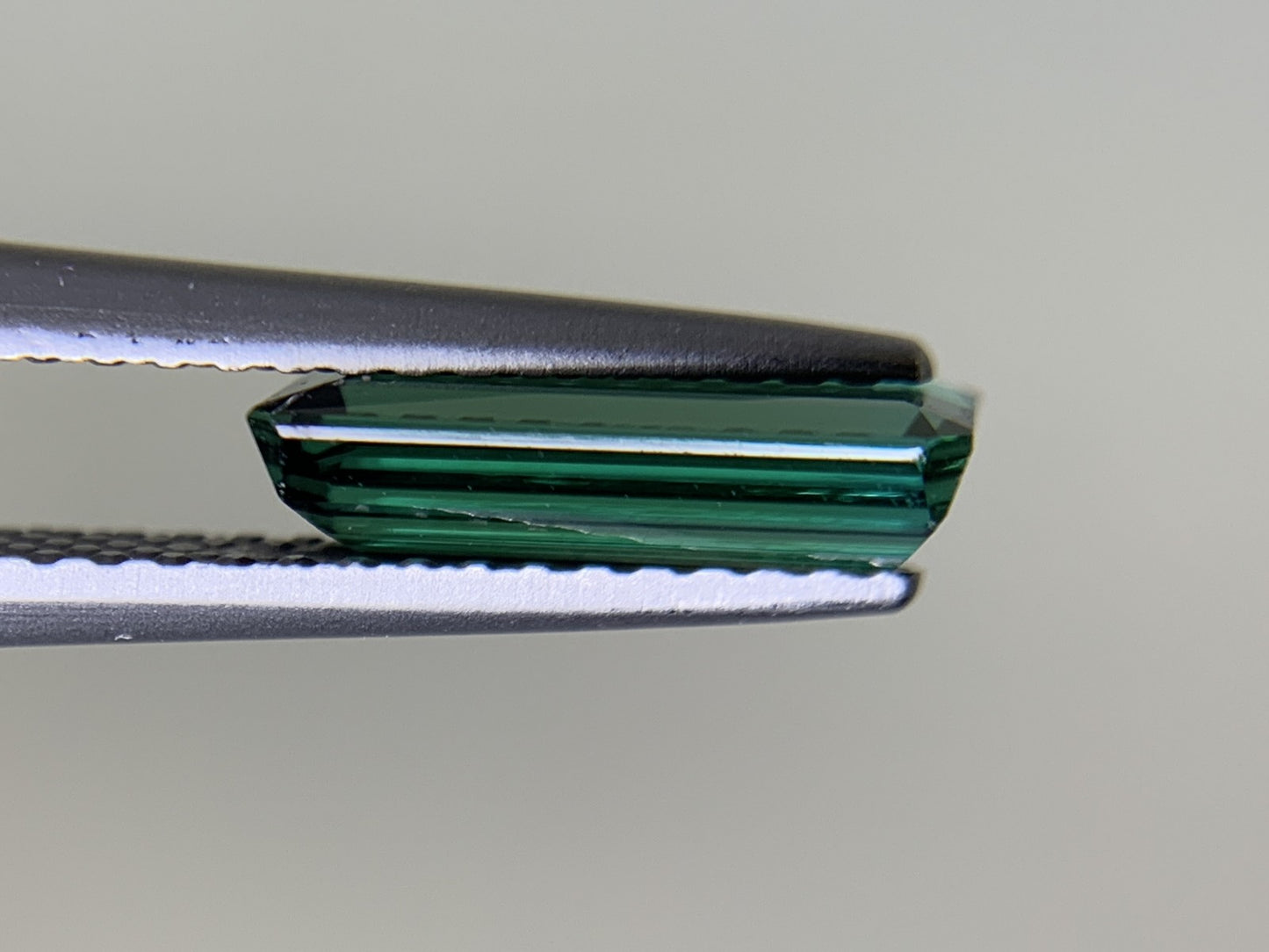 グリーントルマリン 1.463ct  宝石ソーティング付き  10.1㎜×5.2㎜×2.7㎜  ルース（ 裸石 ） 4397Y