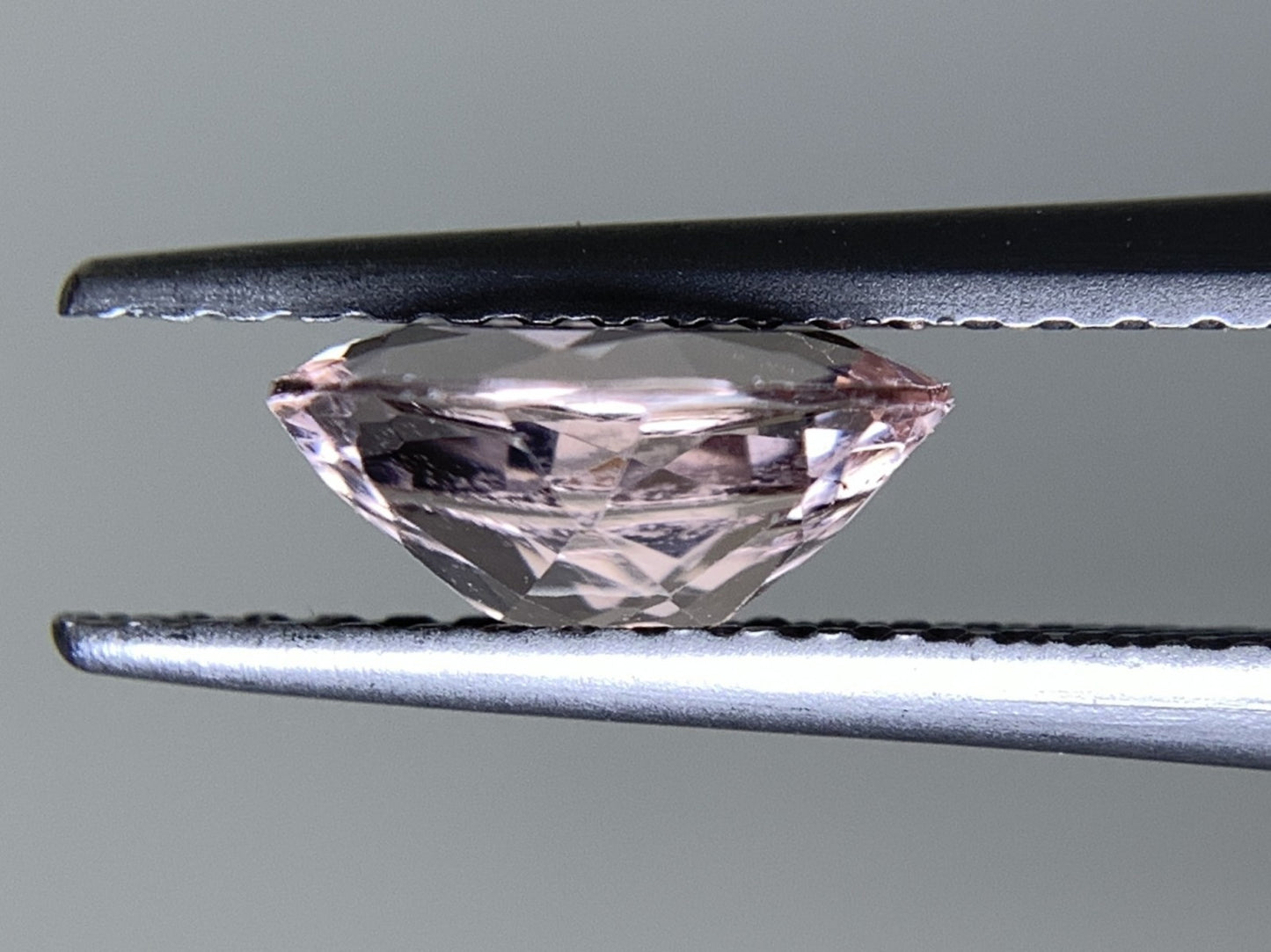 モルガナイト 1.031ct  宝石ソーティング付き  7.9㎜×6.0㎜×3.7㎜  天然 ルース（ 裸石 ） 4408Y