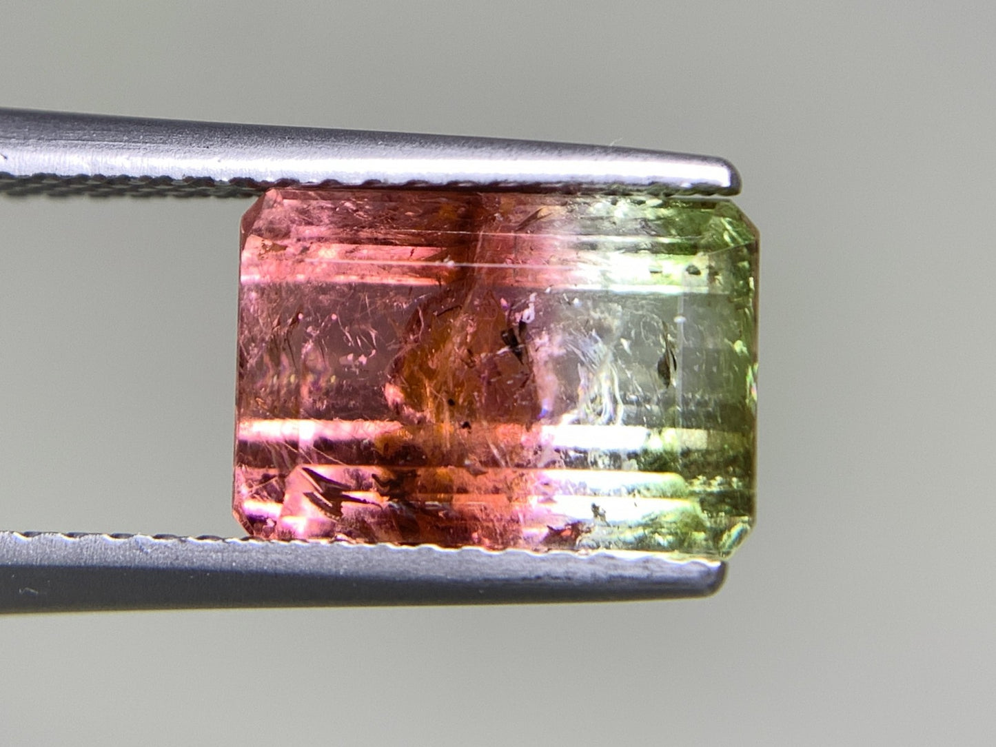 パーティカラードトルマリン 3.530ct  中央宝石ソーティング付き  10.22㎜×7.11㎜×5.16㎜  天然 ルース（ 裸石 ） 4411Y