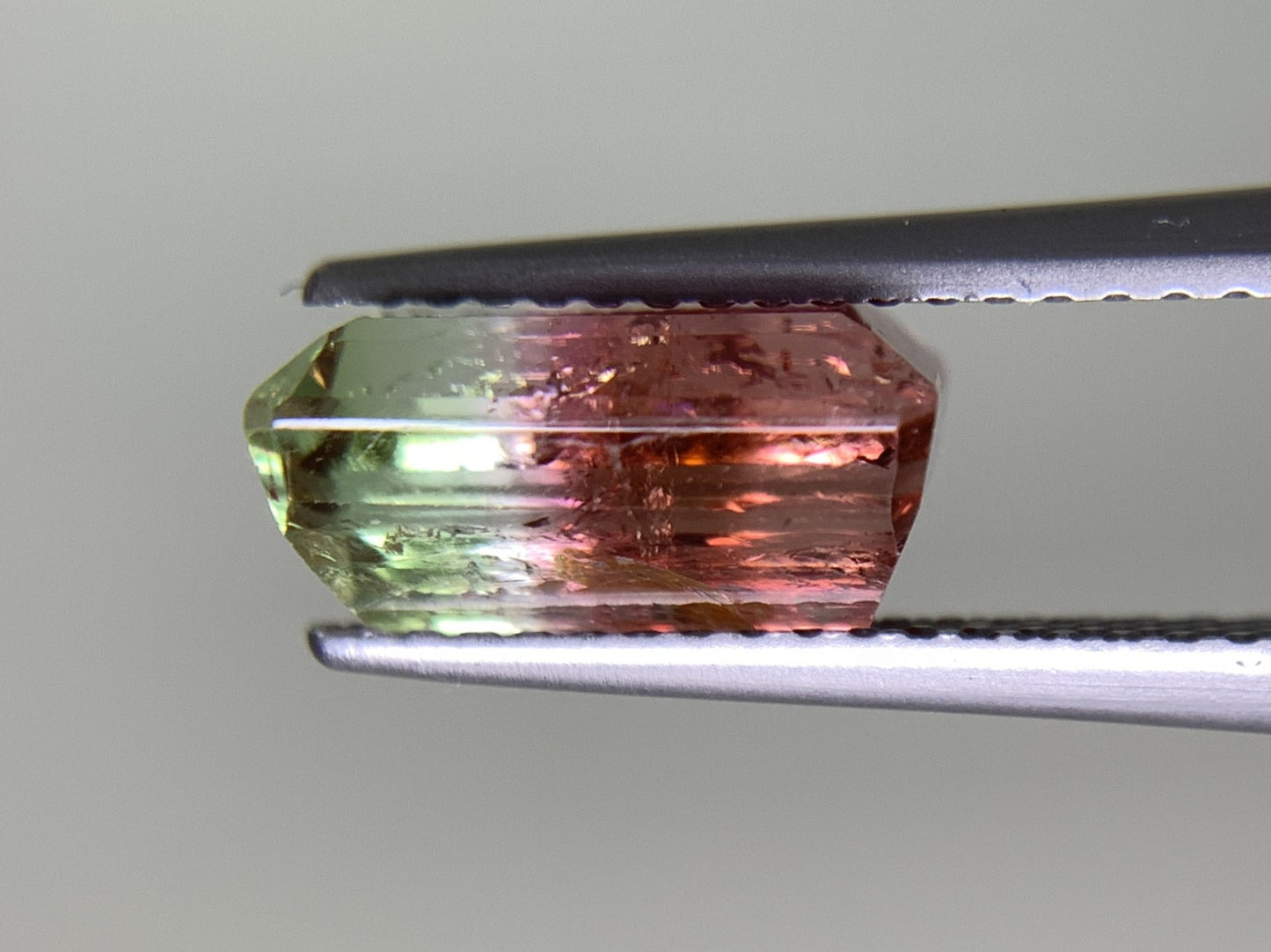 パーティカラードトルマリン 3.530ct  中央宝石ソーティング付き  10.22㎜×7.11㎜×5.16㎜  天然 ルース（ 裸石 ） 4411Y
