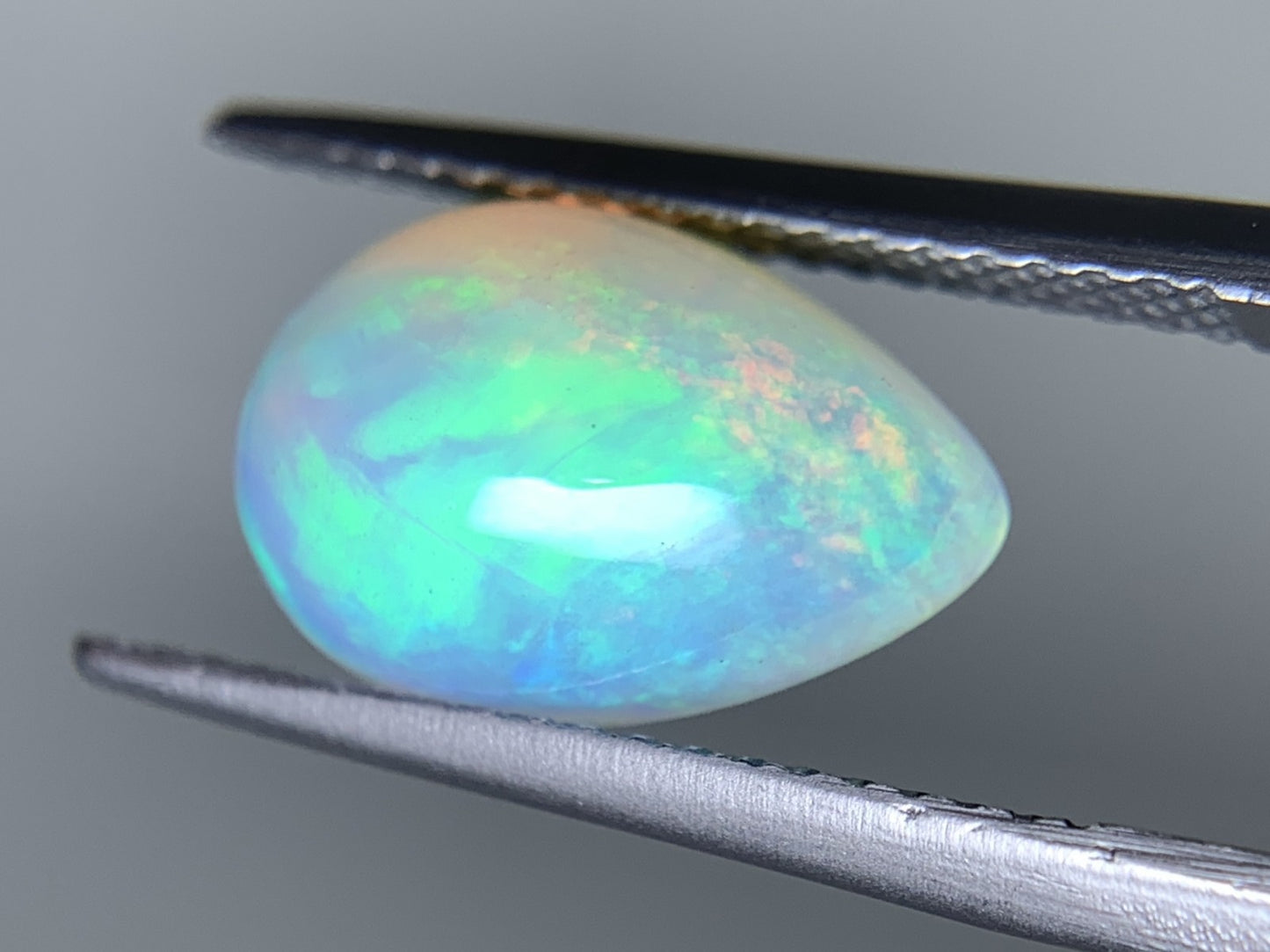オパール 2.472ct  宝石ソーティング付き  12.1㎜×7.9㎜×5.8㎜  天然 ルース（ 裸石 ） 4427Y