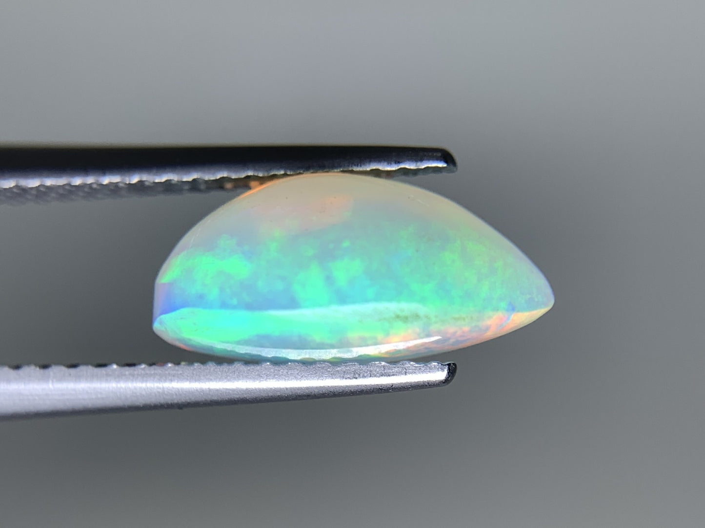 オパール 2.472ct  宝石ソーティング付き  12.1㎜×7.9㎜×5.8㎜  天然 ルース（ 裸石 ） 4427Y
