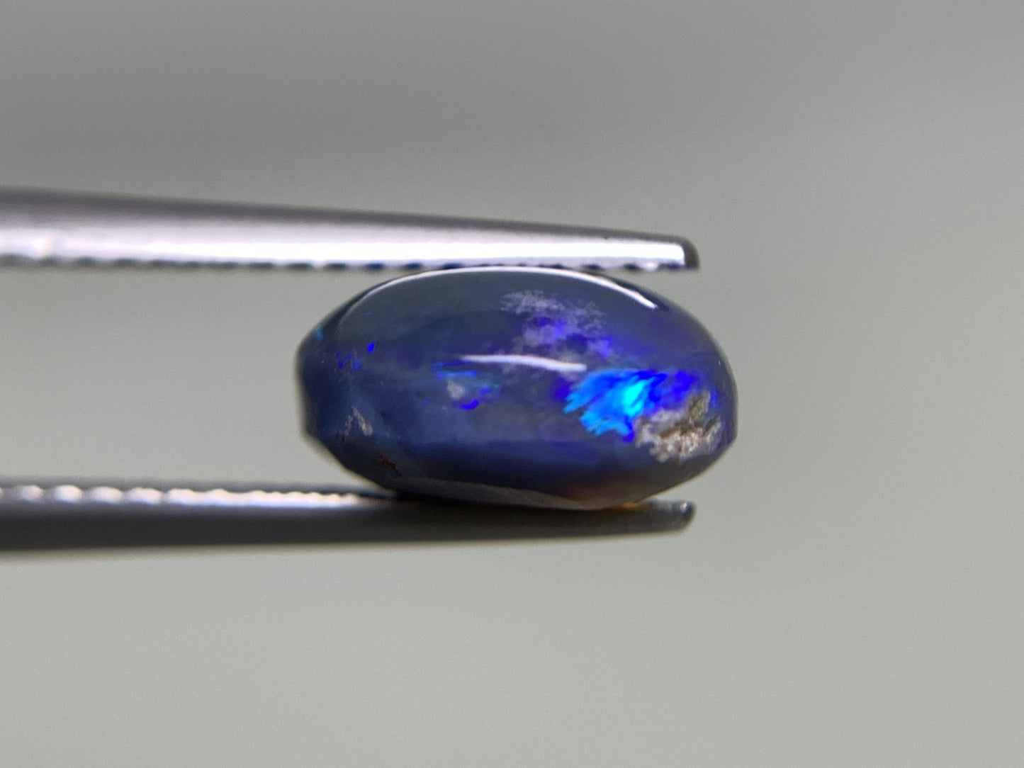 ブラックオパール 3.589ct  中央宝石ソーティング付き  12.2㎜×9.6㎜×5.1㎜  天然 ルース（ 裸石 ） 4450Y