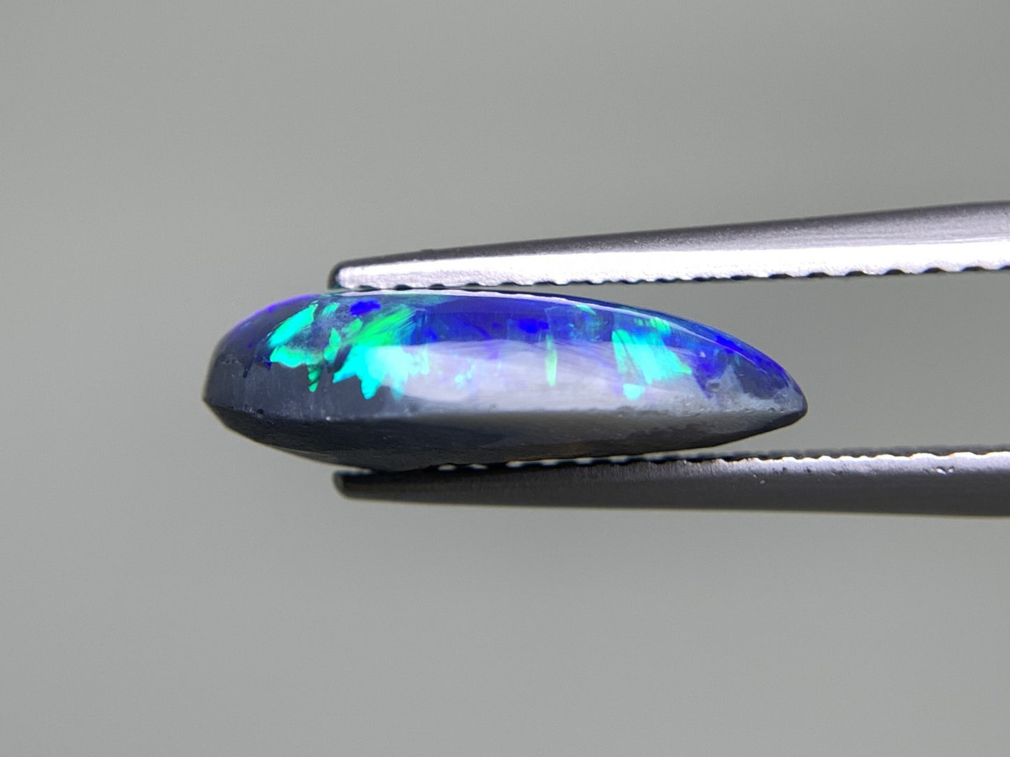 ブラックオパール 2.750ct  中央宝石ソーティング付き  14.4㎜×8.1㎜×4.4㎜  天然 ルース（ 裸石 ） 4453Y