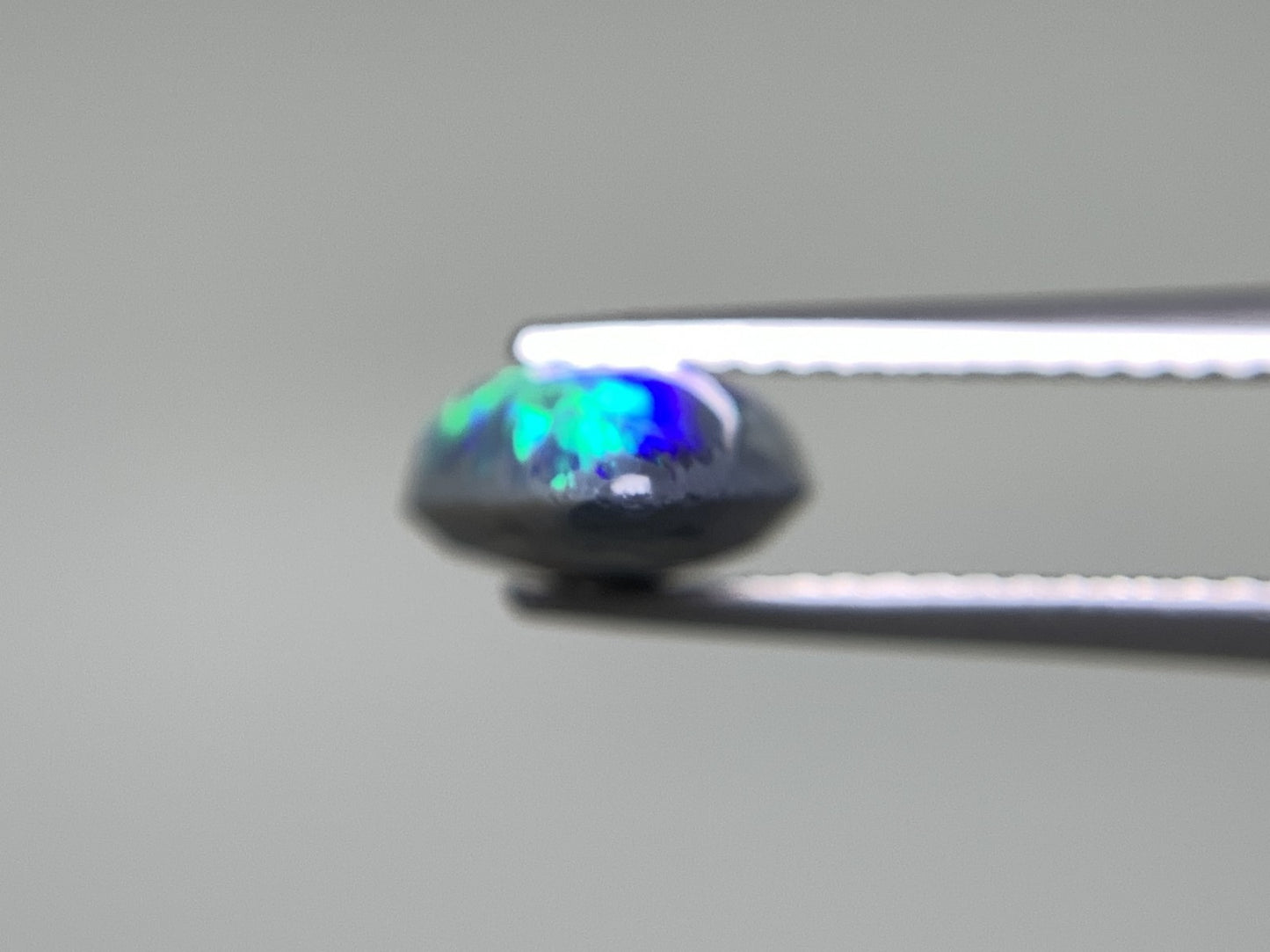 ブラックオパール 2.750ct  中央宝石ソーティング付き  14.4㎜×8.1㎜×4.4㎜  天然 ルース（ 裸石 ） 4453Y