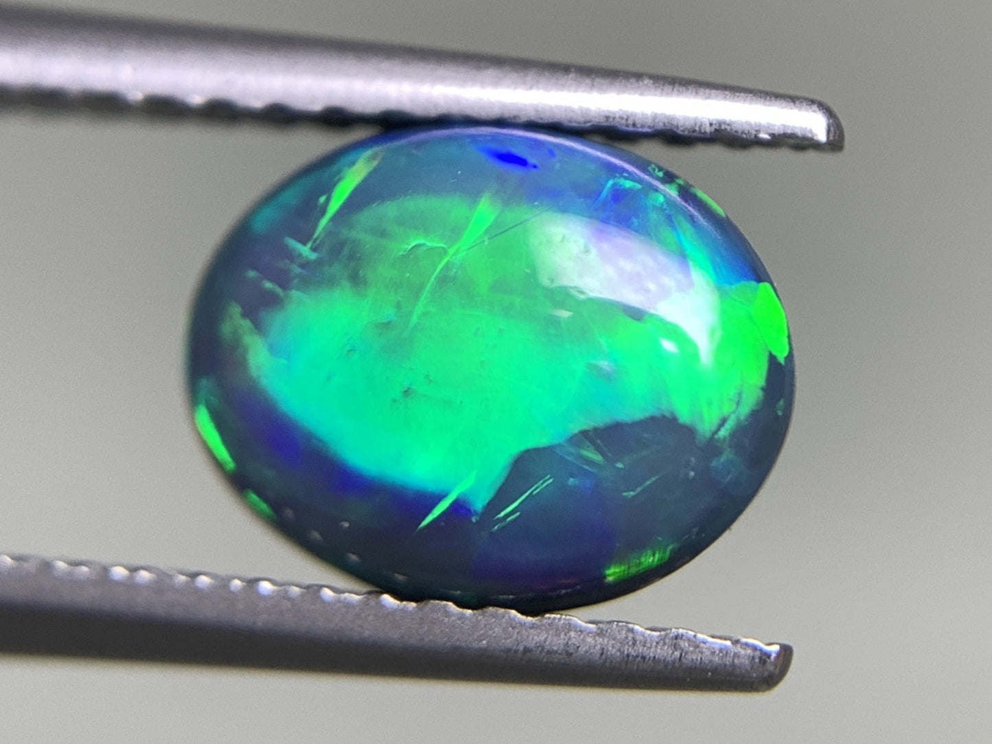 ブラックオパール 1.646ct  中央宝石ソーティング付き  9.0㎜×6.9㎜×4.2㎜  天然 ルース（ 裸石 ） 4455Y