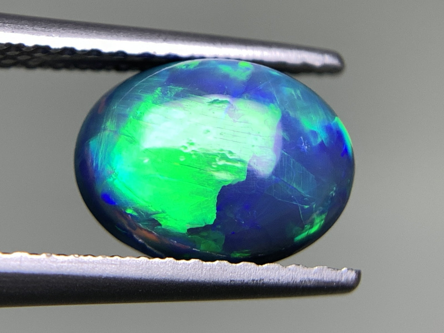 ブラックオパール 1.646ct  中央宝石ソーティング付き  9.0㎜×6.9㎜×4.2㎜  天然 ルース（ 裸石 ） 4455Y