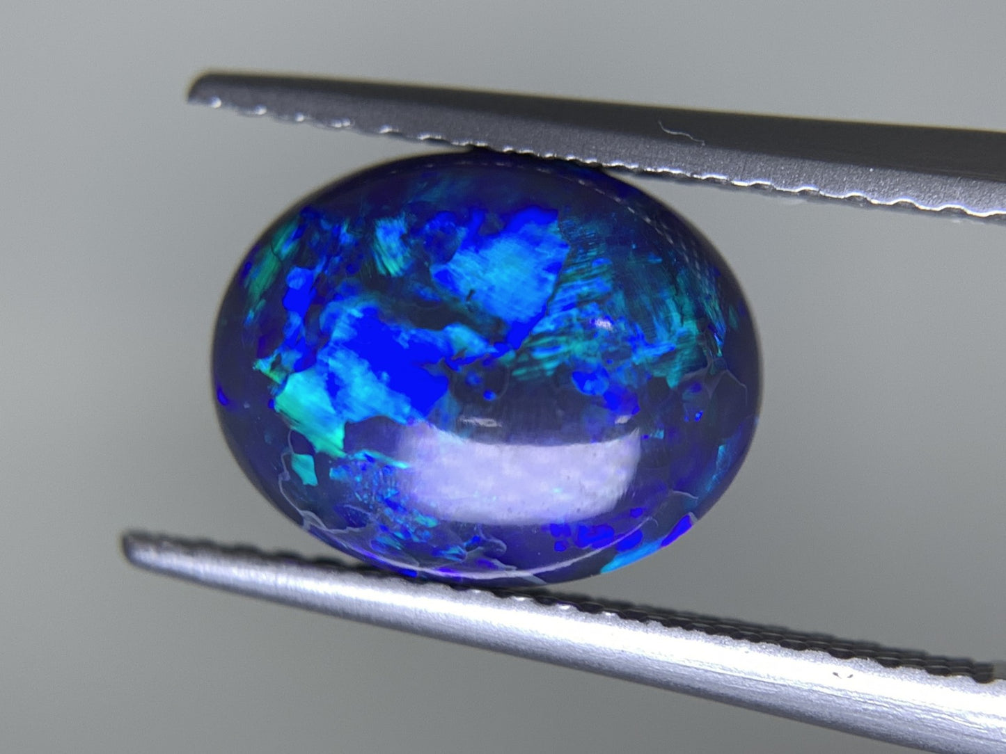 ブラックオパール 2.699ct  中央宝石ソーティング付き  10.9㎜×8.4㎜×4.8㎜  天然 ルース（ 裸石 ） 4481Y