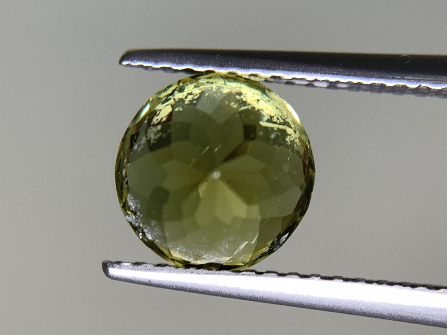 グロシュラライト/アンドラダイトガーネット 2.467ct  宝石ソーティング付き  7.6㎜×7.6㎜×5.7㎜  天然 ルース（ 裸石 ） 4482Y