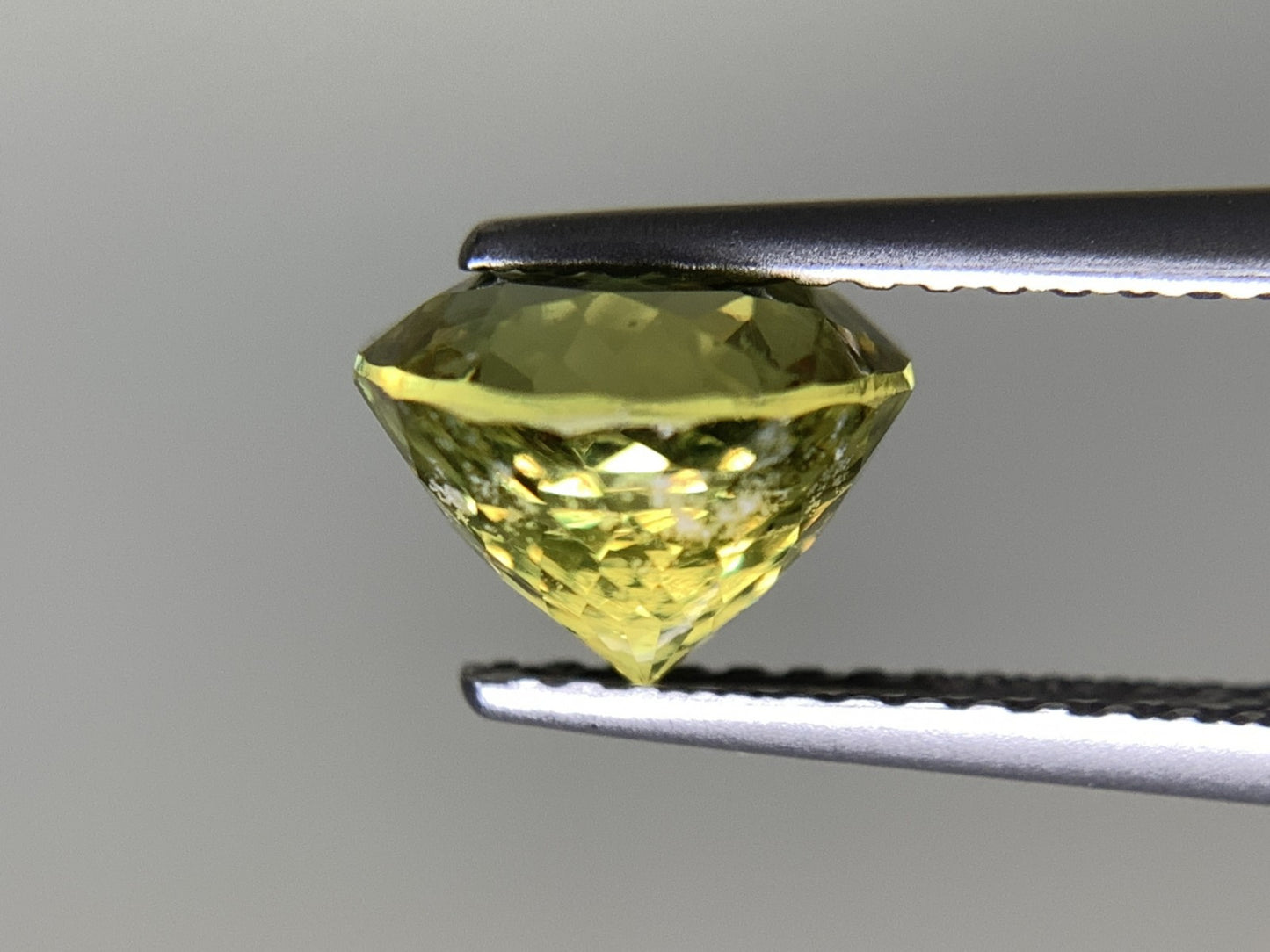 グロシュラライト/アンドラダイトガーネット 2.467ct  宝石ソーティング付き  7.6㎜×7.6㎜×5.7㎜  天然 ルース（ 裸石 ） 4482Y