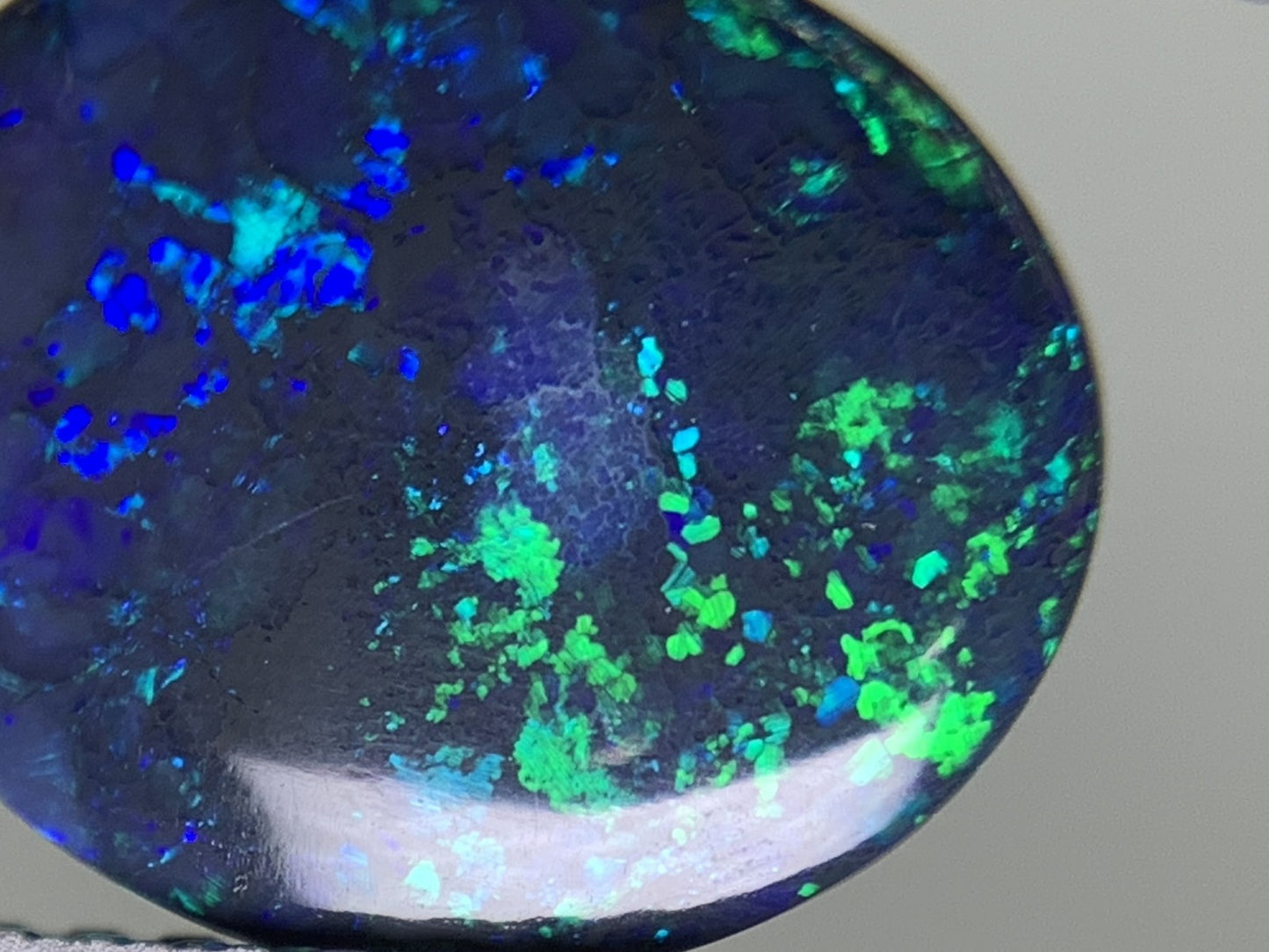 ブラックオパール 1.856ct  中央宝石ソーティング付き  11.5㎜×9.4㎜×2.8㎜  天然 ルース（ 裸石 ） 4489Y