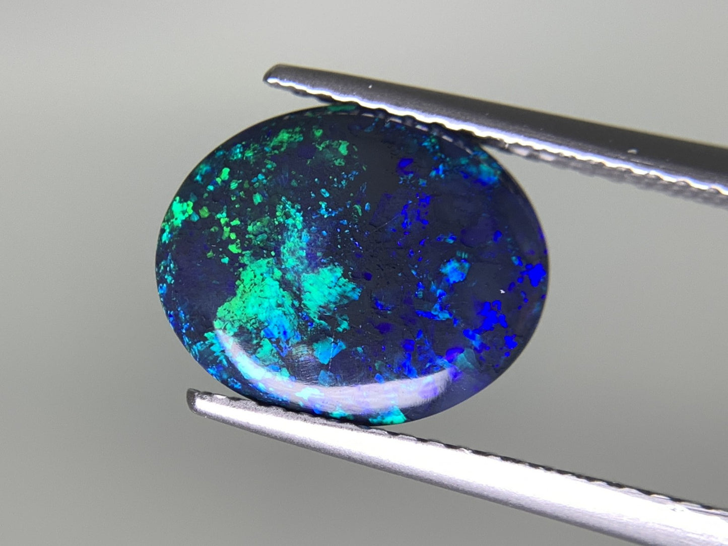 ブラックオパール 1.856ct  中央宝石ソーティング付き  11.5㎜×9.4㎜×2.8㎜  天然 ルース（ 裸石 ） 4489Y