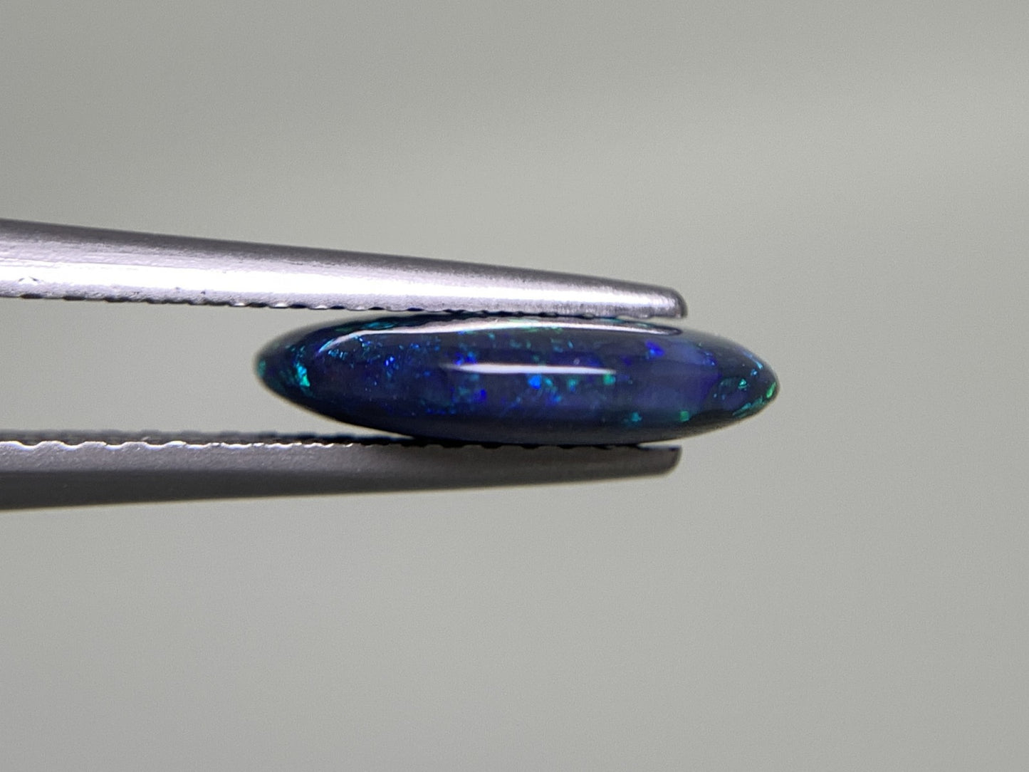 ブラックオパール 1.856ct  中央宝石ソーティング付き  11.5㎜×9.4㎜×2.8㎜  天然 ルース（ 裸石 ） 4489Y