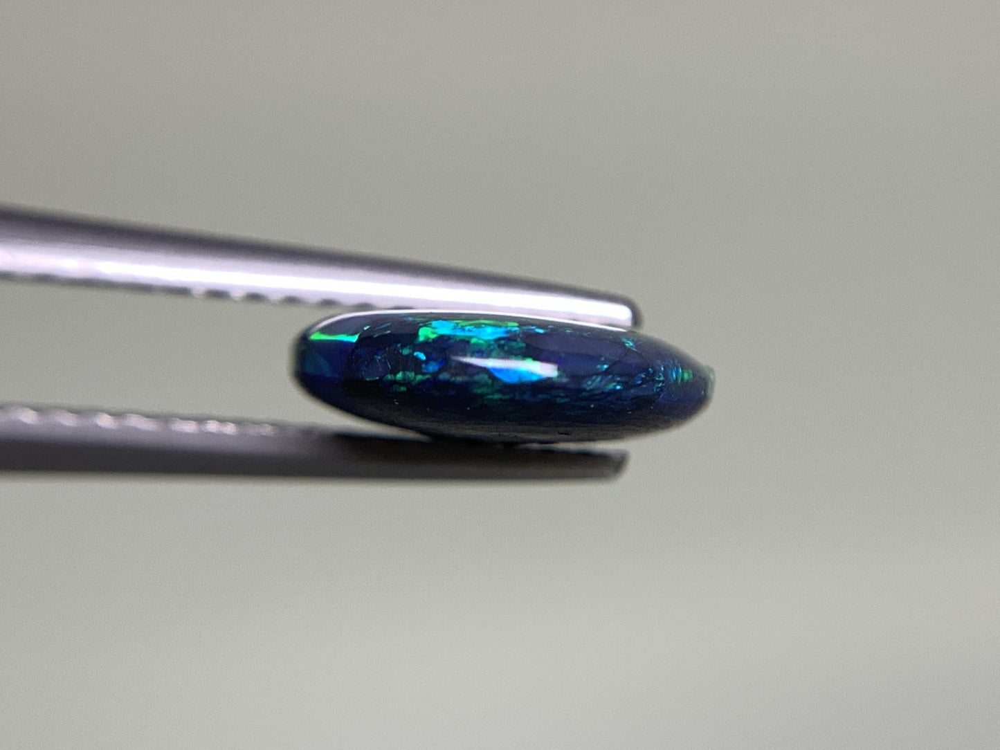 ブラックオパール 1.856ct  中央宝石ソーティング付き  11.5㎜×9.4㎜×2.8㎜  天然 ルース（ 裸石 ） 4489Y