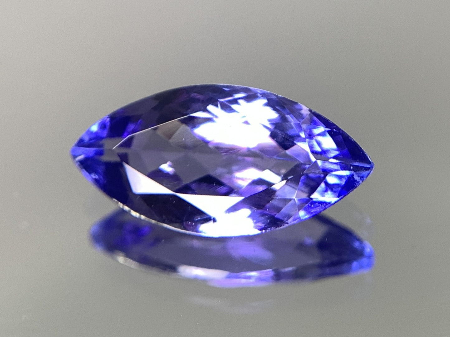 タンザナイト 1.658ct  宝石ソーティング付き  11.8㎜×6.0㎜×3.3㎜  天然 ルース（ 裸石 ） 4490Y