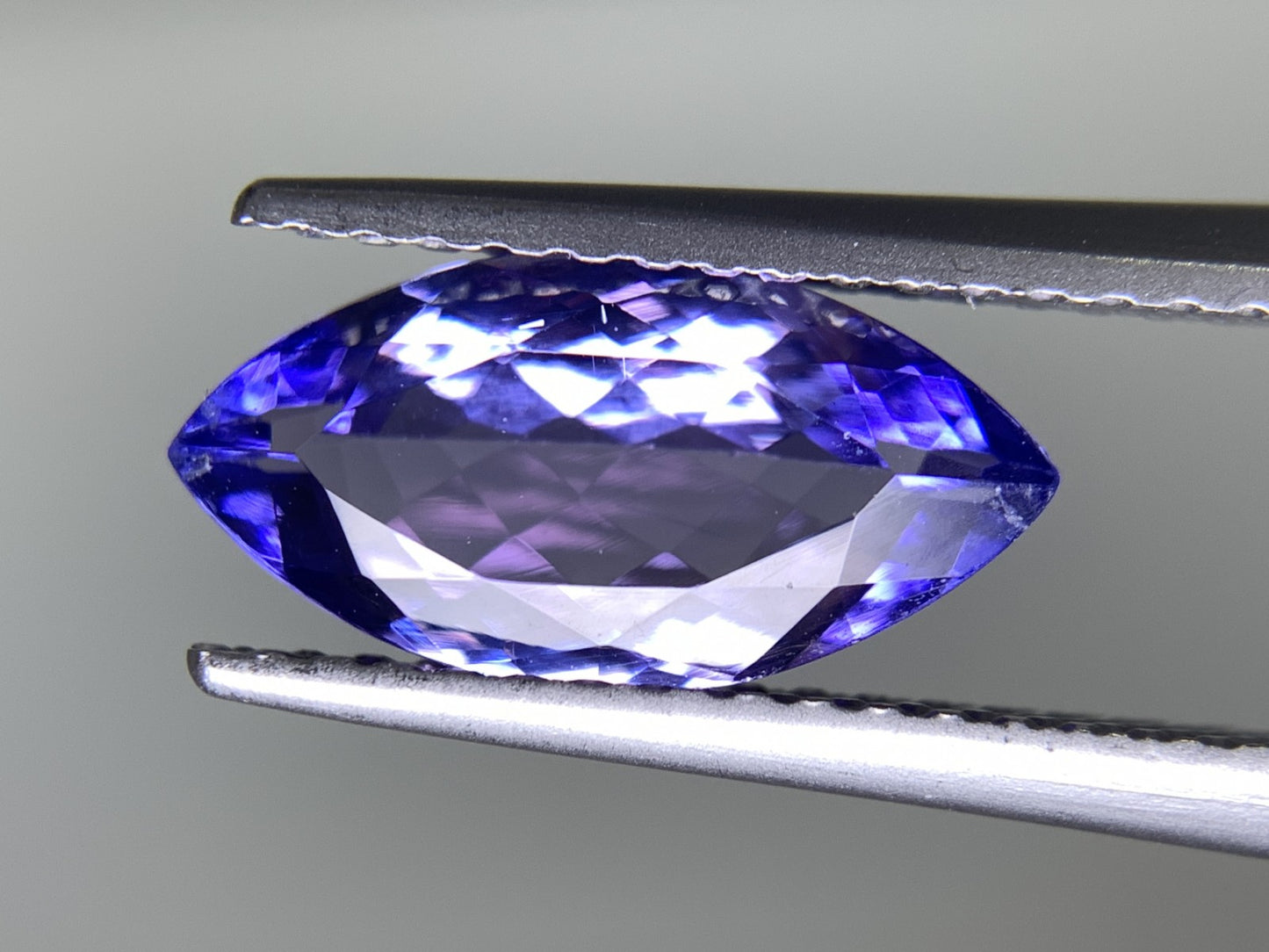 タンザナイト 1.658ct  宝石ソーティング付き  11.8㎜×6.0㎜×3.3㎜  天然 ルース（ 裸石 ） 4490Y