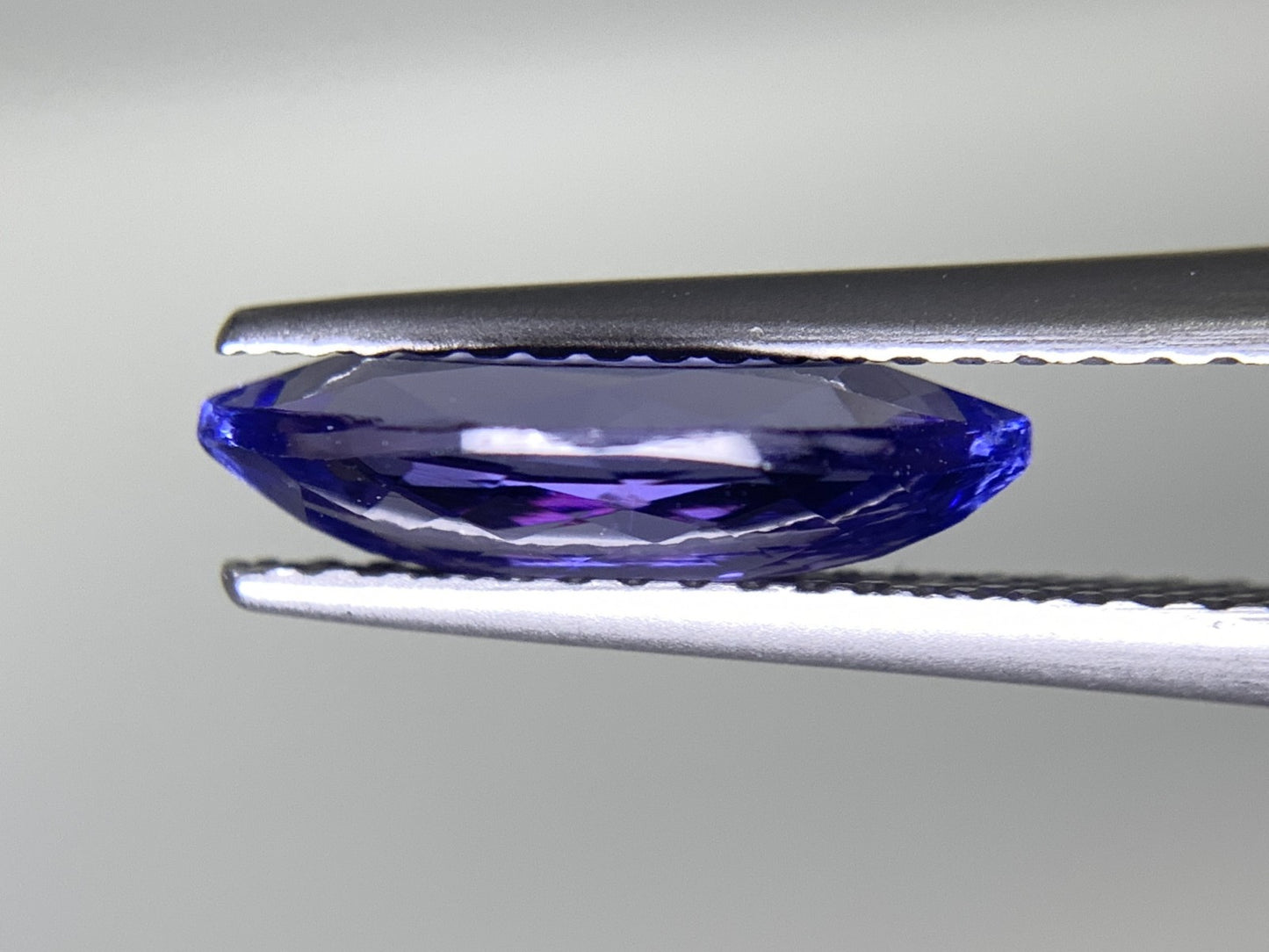 タンザナイト 1.658ct  宝石ソーティング付き  11.8㎜×6.0㎜×3.3㎜  天然 ルース（ 裸石 ） 4490Y
