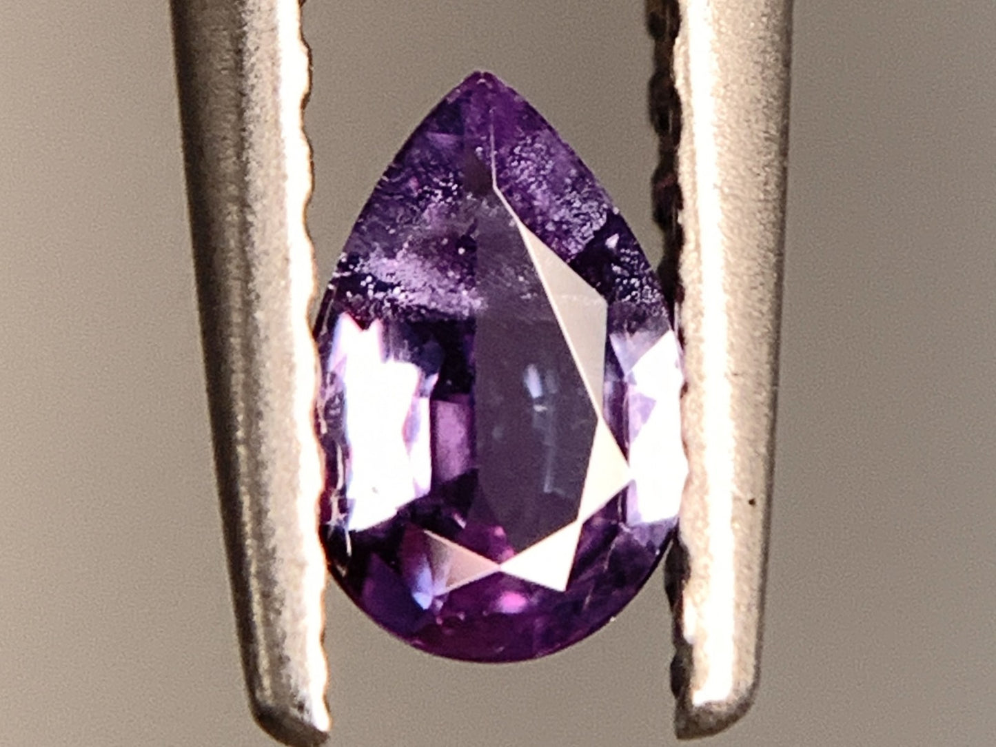 アレキサンドライト 0.219ct  中央宝石ソーティング付き  5.12㎜×3.48㎜×1.79㎜  天然 ルース（ 裸石 ） 4496Y