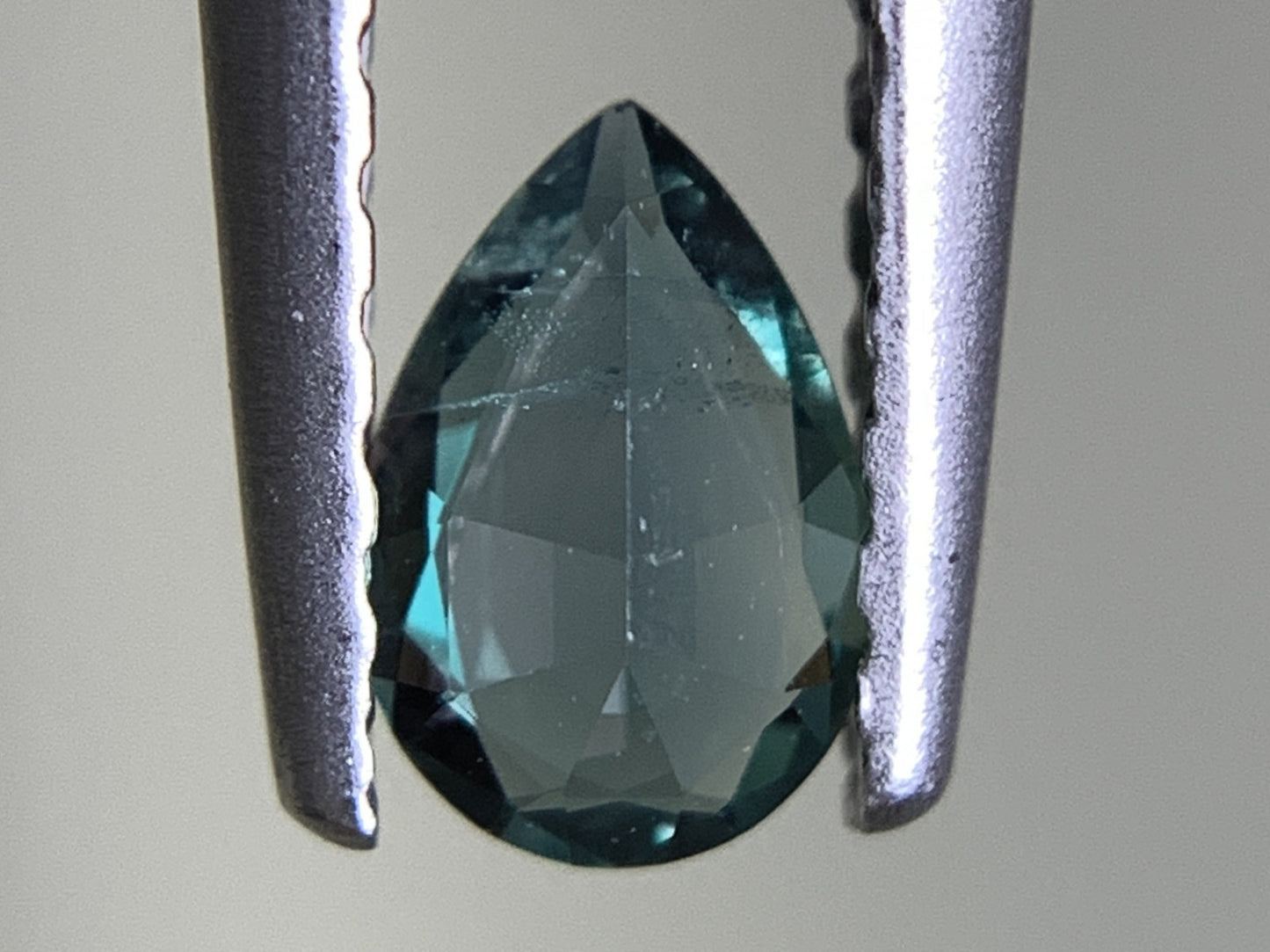アレキサンドライト 0.219ct  中央宝石ソーティング付き  5.12㎜×3.48㎜×1.79㎜  天然 ルース（ 裸石 ） 4496Y