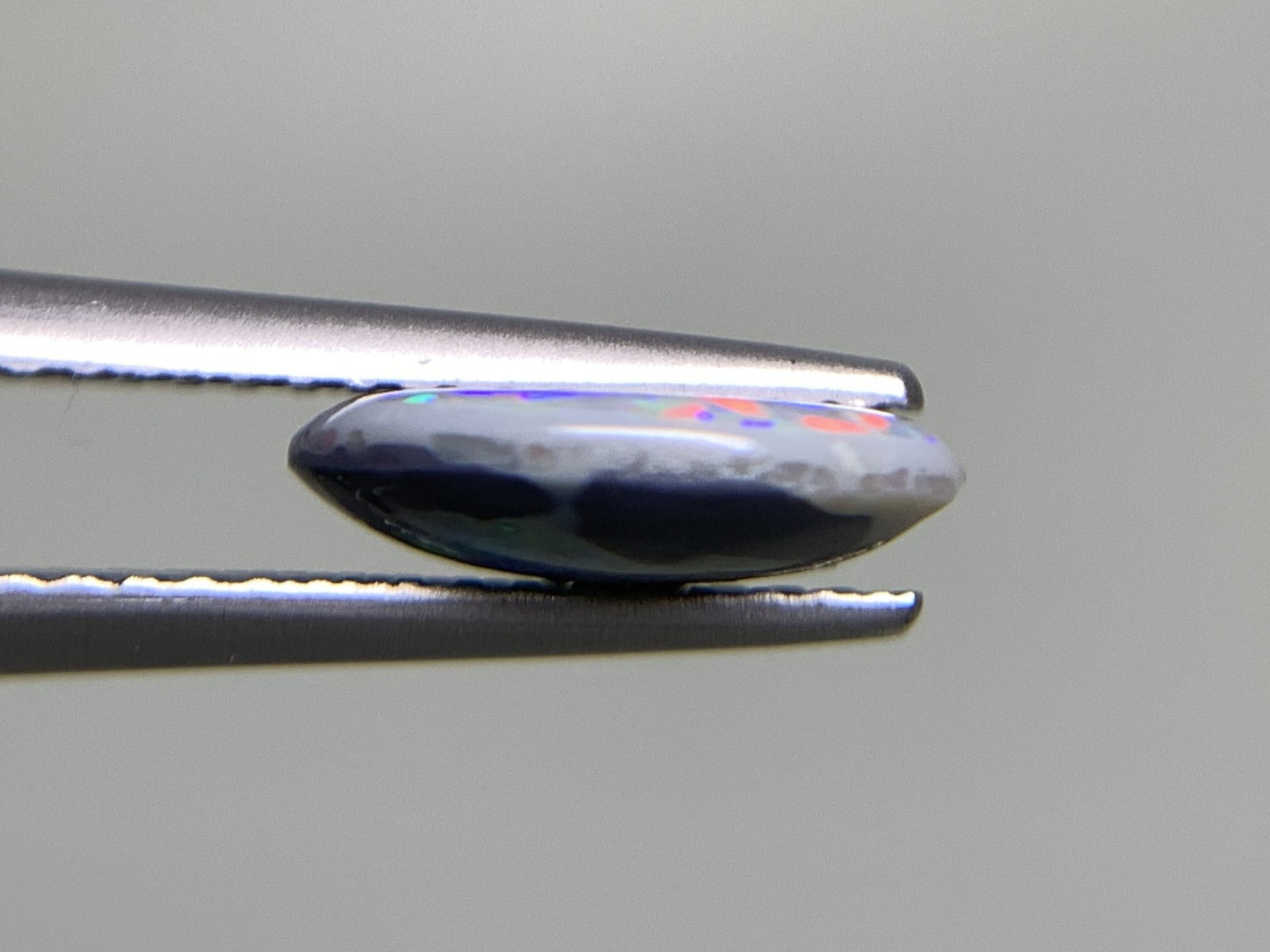 ブラックオパール 1.213ct  中央宝石ソーティング付き  9.7㎜×7.6㎜×2.6㎜  天然 ルース（ 裸石 ） 4514Y