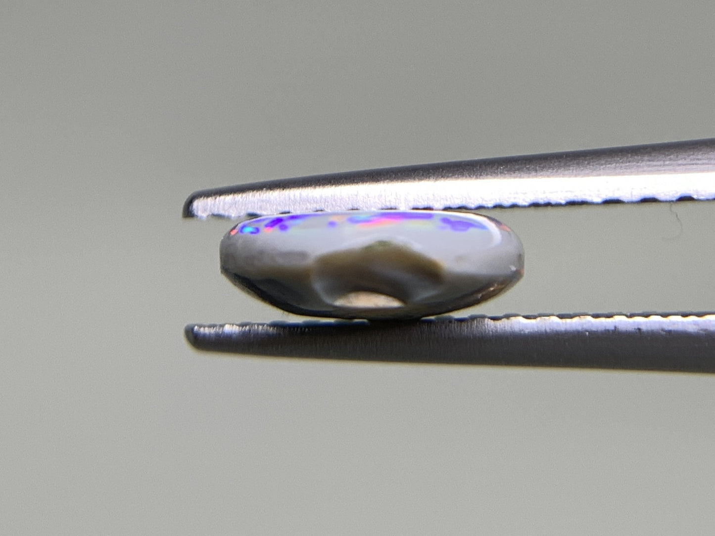 ブラックオパール 1.213ct  中央宝石ソーティング付き  9.7㎜×7.6㎜×2.6㎜  天然 ルース（ 裸石 ） 4514Y