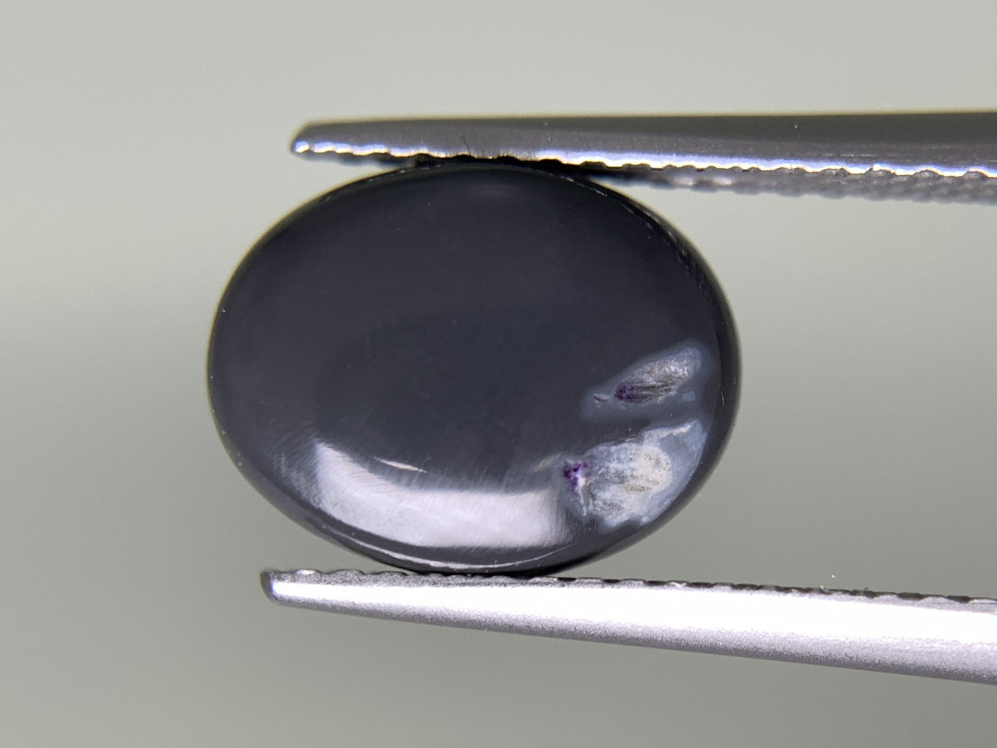 ブラックオパール 1.937ct  中央宝石ソーティング付き  10.6㎜×8.3㎜×3.4㎜  天然 ルース（ 裸石 ） 4524Y