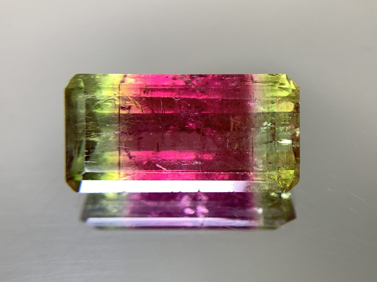 パーティカラードトルマリン 8.592ct  中央宝石ソーティング付き  17.21㎜×8.78㎜×5.88㎜  天然 ルース（ 裸石 ） 4526Y