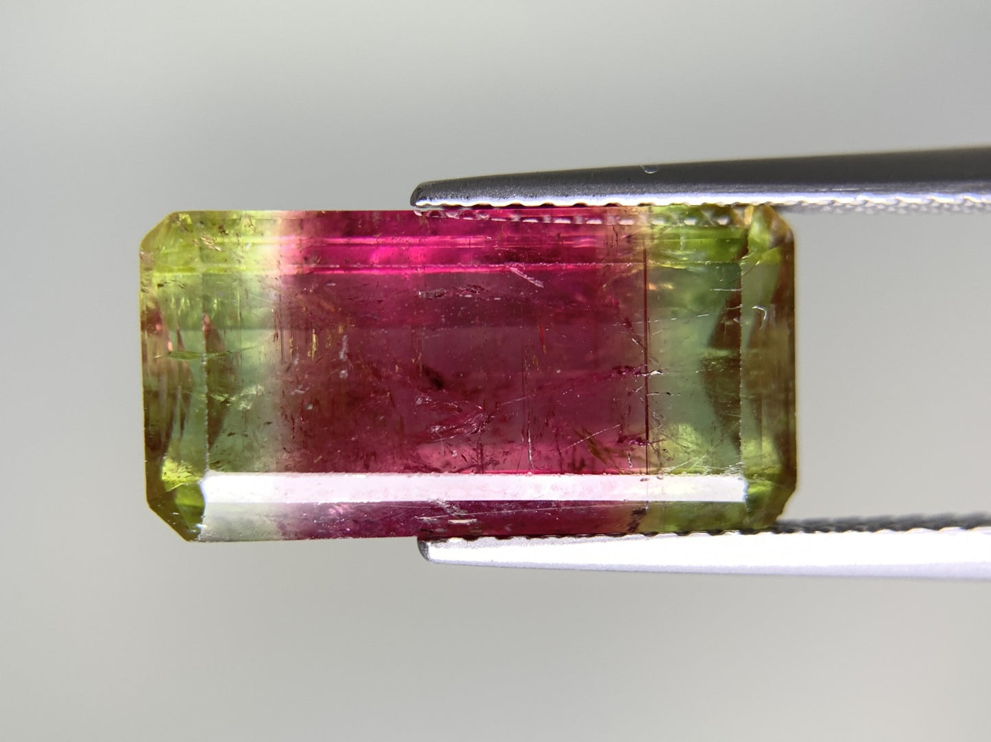 パーティカラードトルマリン 8.592ct  中央宝石ソーティング付き  17.21㎜×8.78㎜×5.88㎜  天然 ルース（ 裸石 ） 4526Y