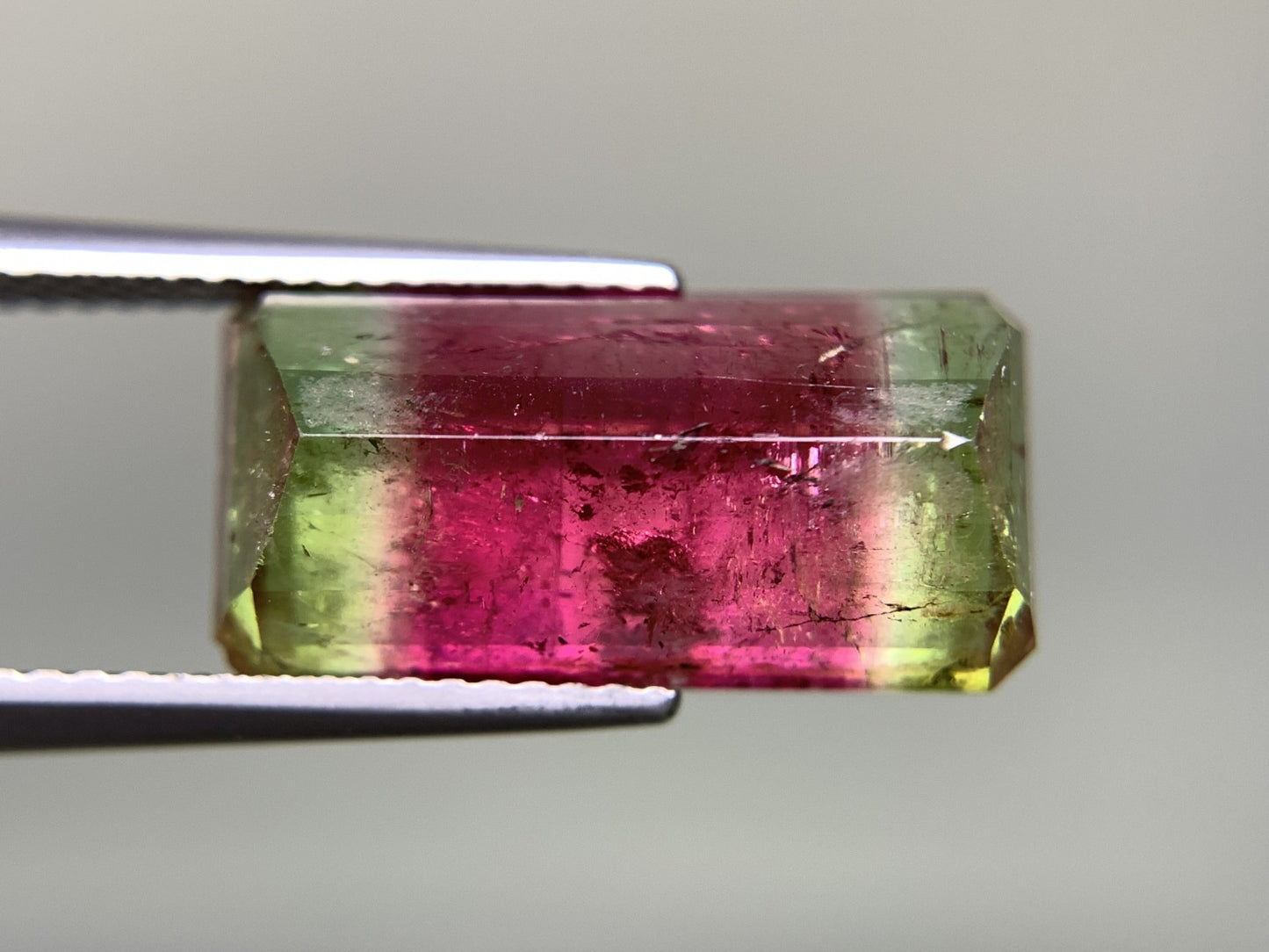 パーティカラードトルマリン 8.592ct  中央宝石ソーティング付き  17.21㎜×8.78㎜×5.88㎜  天然 ルース（ 裸石 ） 4526Y