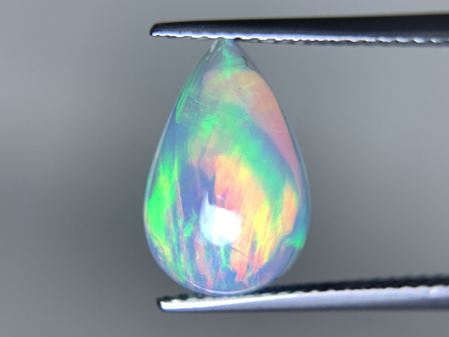 オパール 2.374ct  宝石ソーティング付き  13.6㎜×8.7㎜×5.3㎜  天然 ルース（ 裸石 ） 4538Y